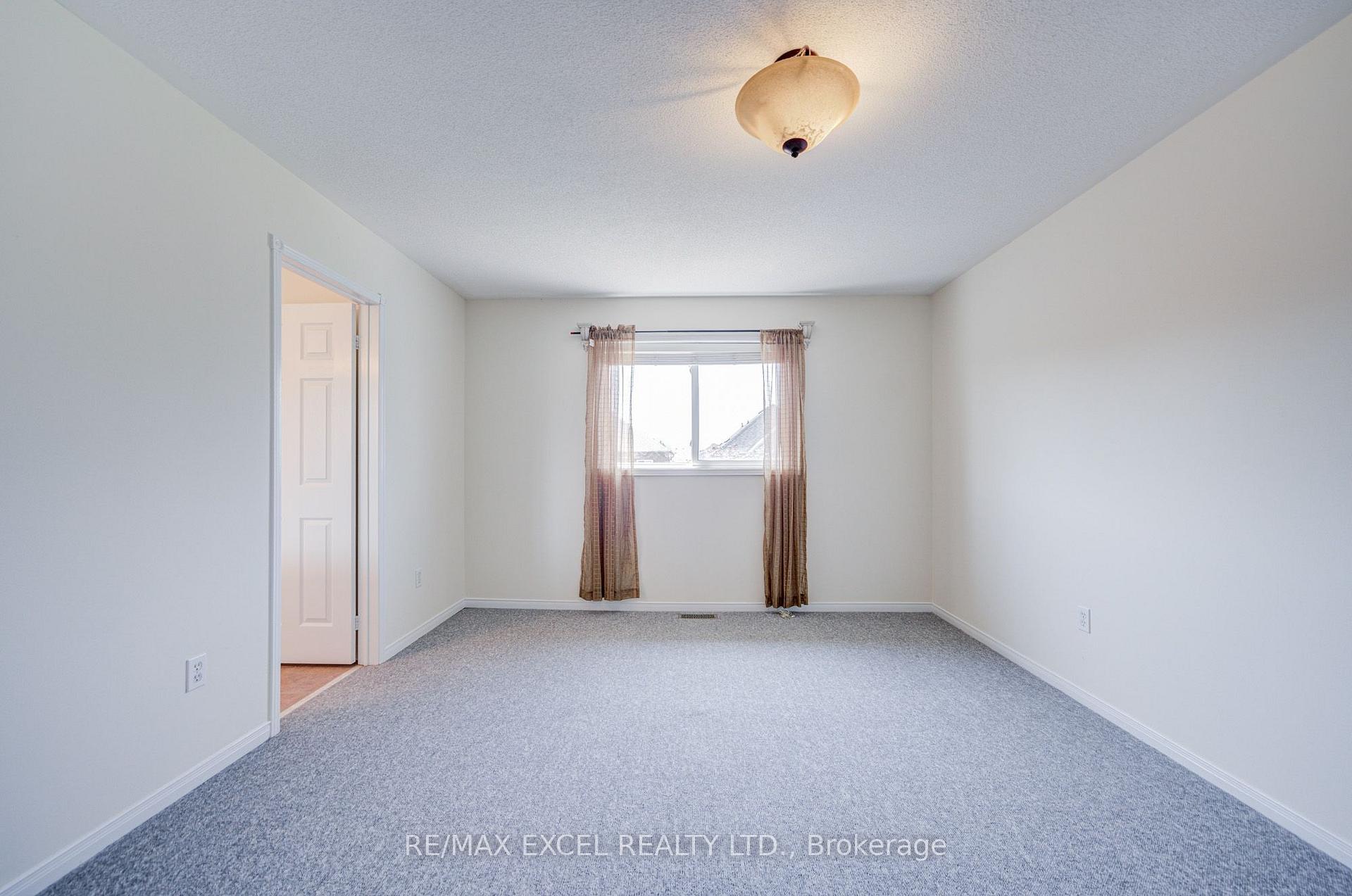 Photo 26 of 43 Beaumaris Crescent, Whitby, Brooklin — HOMEH