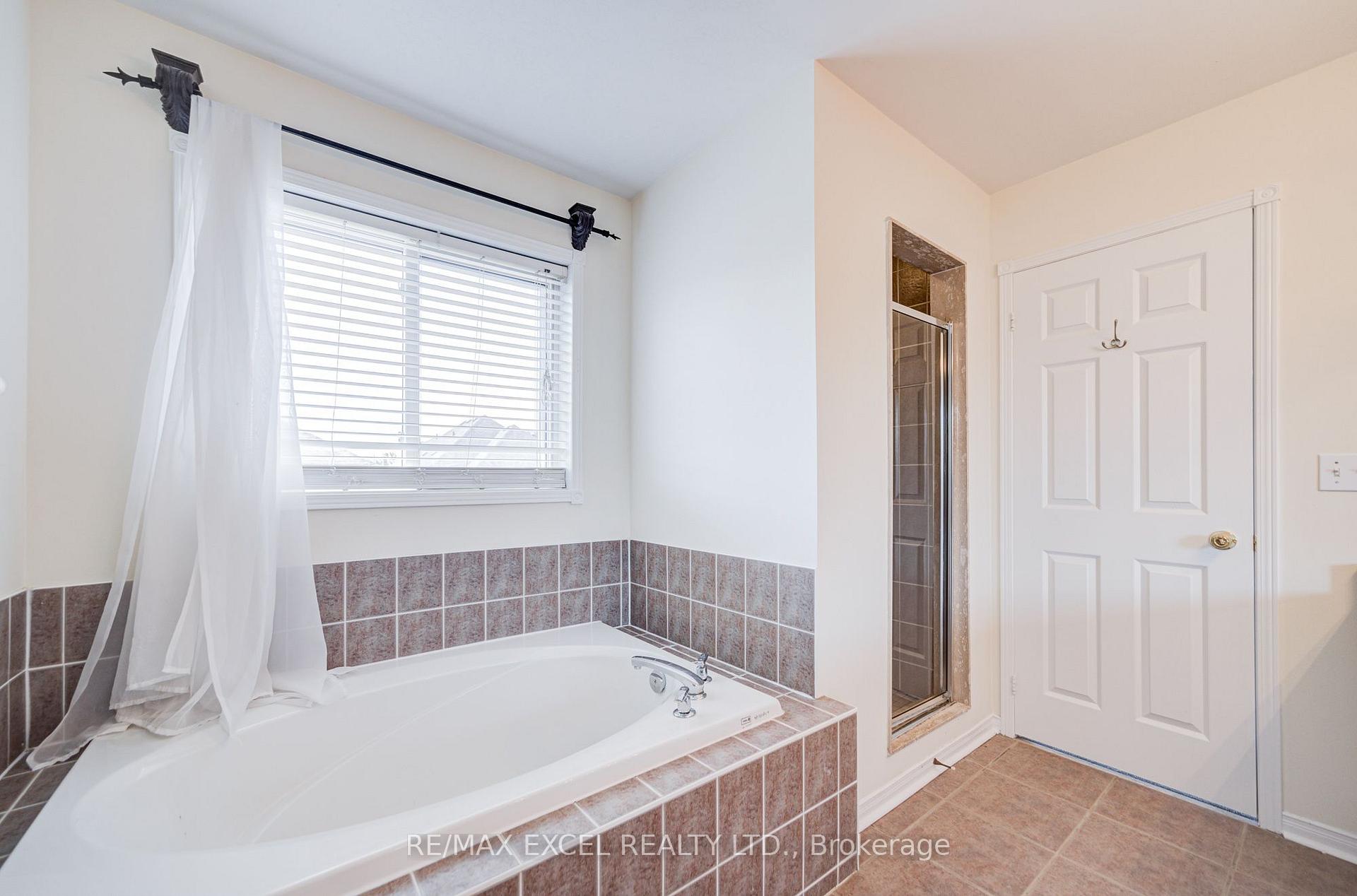 Photo 31 of 43 Beaumaris Crescent, Whitby, Brooklin — HOMEH