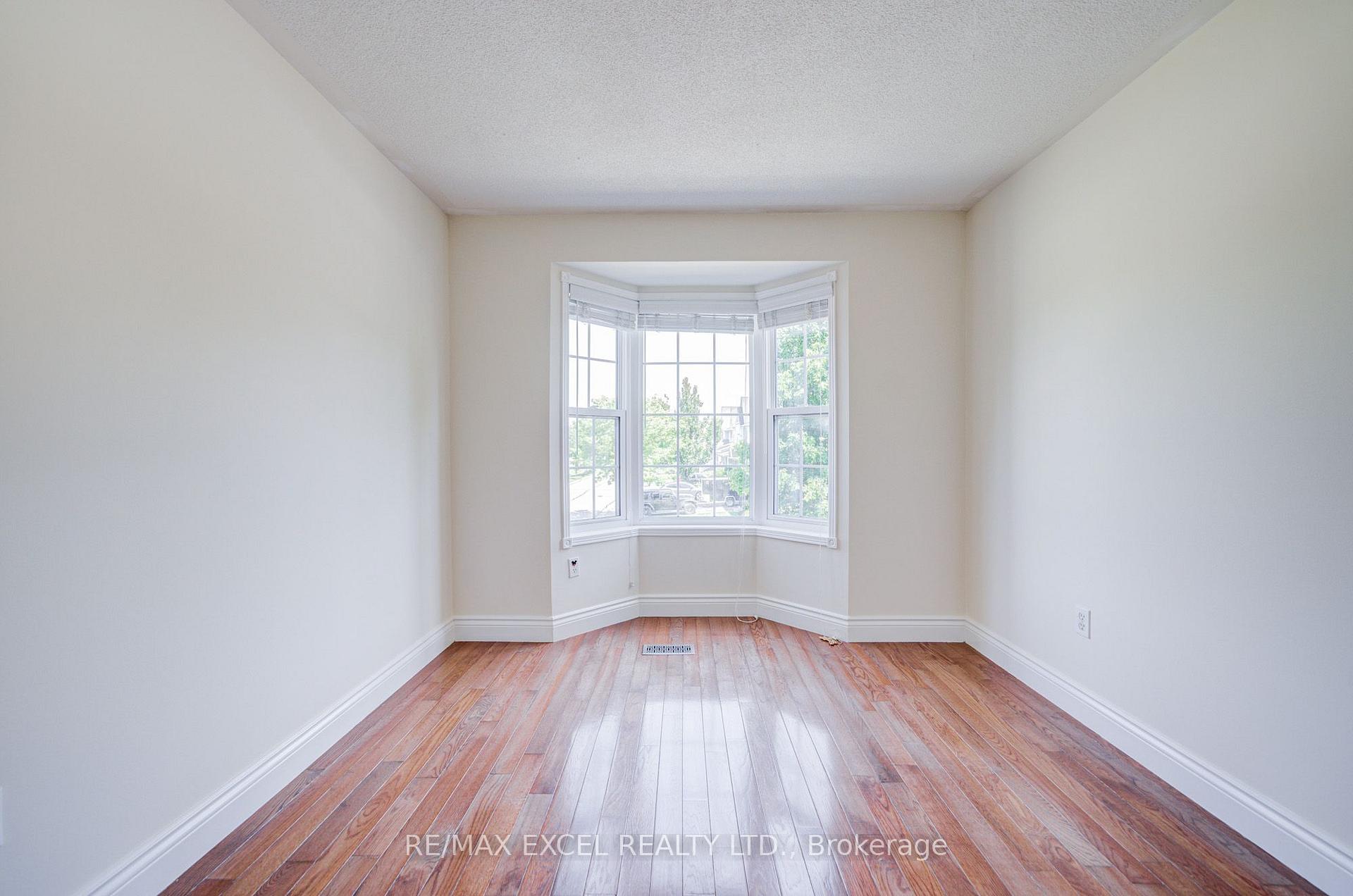 Photo 36 of 43 Beaumaris Crescent, Whitby, Brooklin — HOMEH