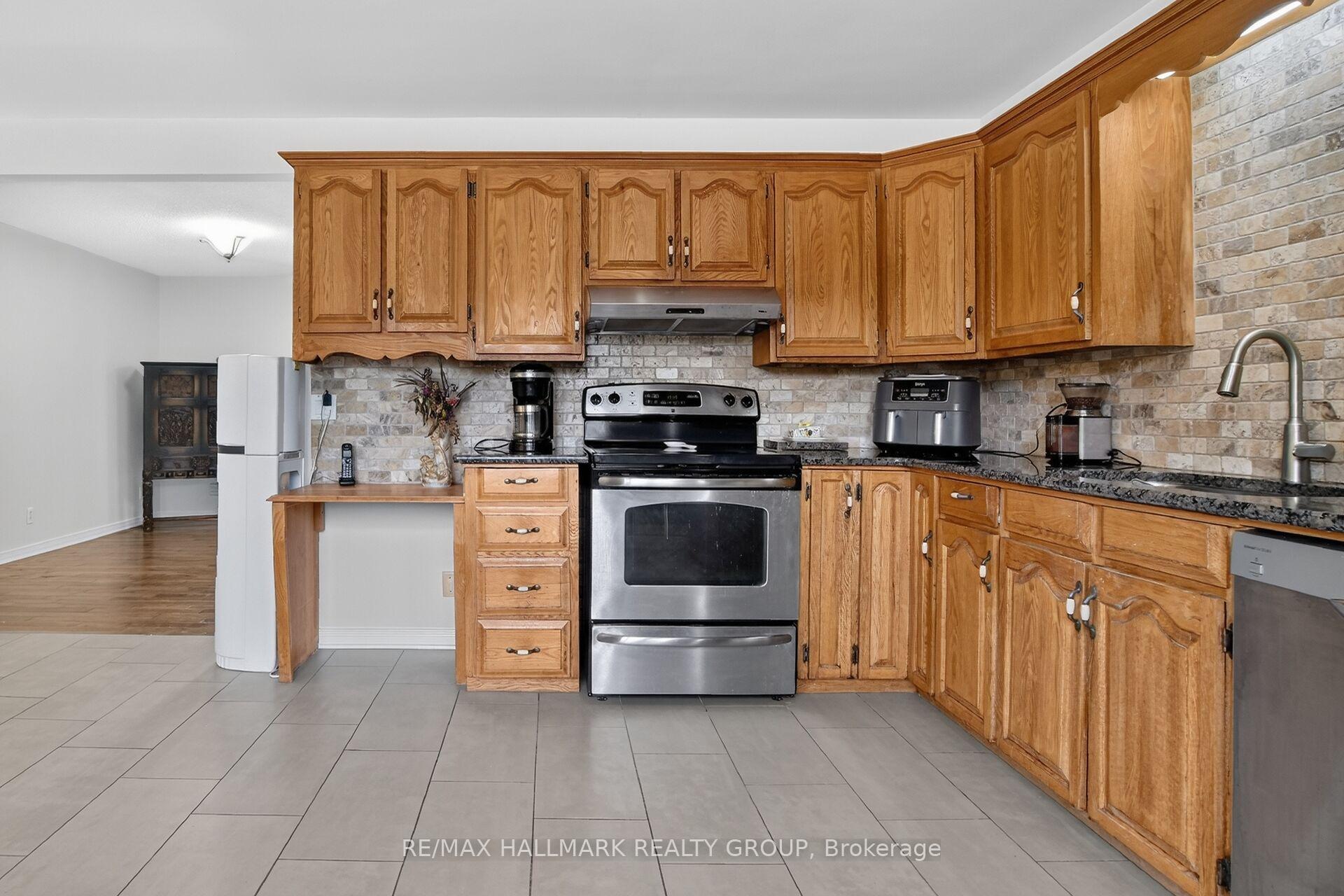 Photo 3 of 3606 Mcbean Street, Ottawa, Richmond — HOMEH