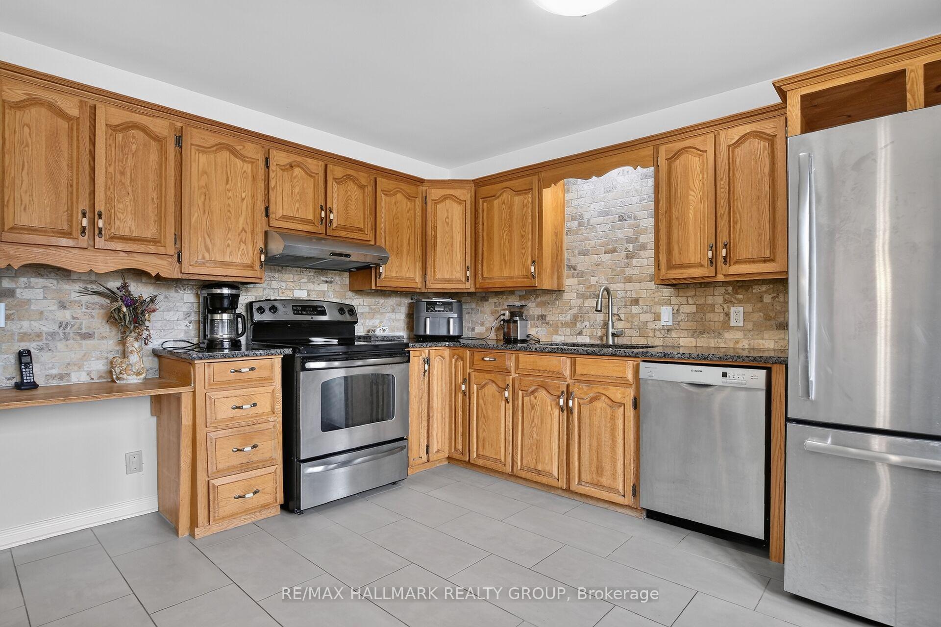 Photo 4 of 3606 Mcbean Street, Ottawa, Richmond — HOMEH