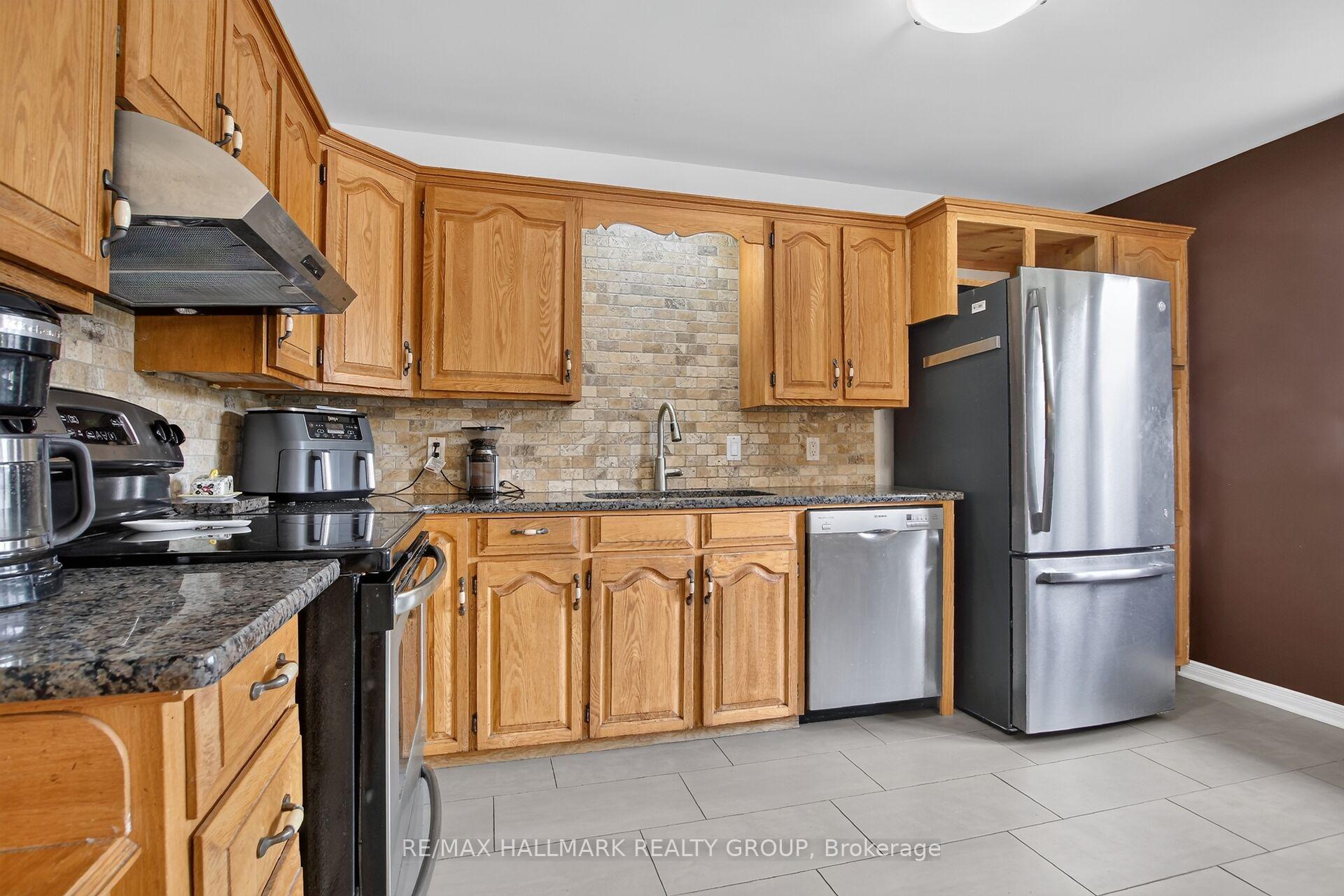 Photo 5 of 3606 Mcbean Street, Ottawa, Richmond — HOMEH