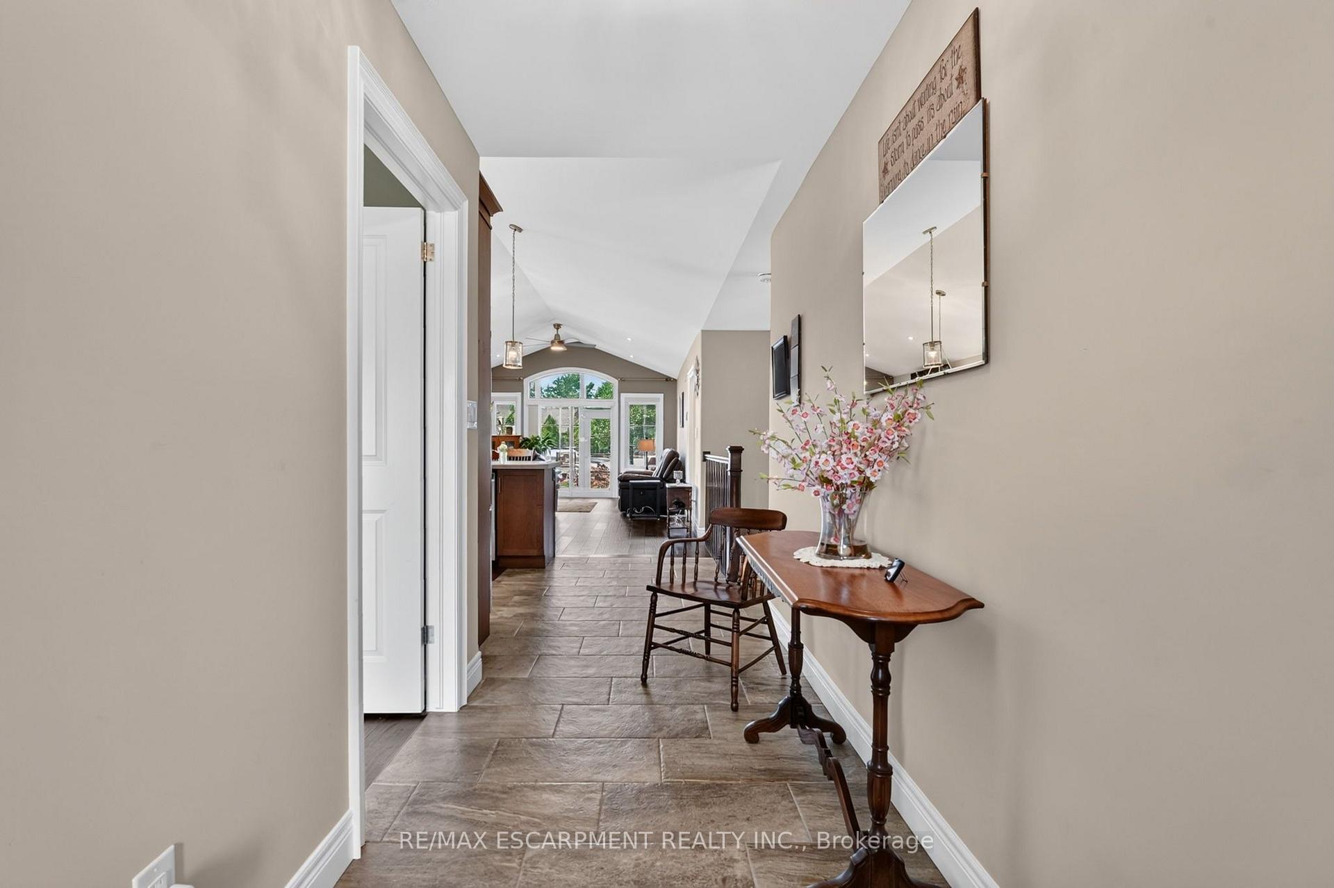 Photo 5 of 25 Richard Crescent, West Lincoln, Smithville — HOMEH