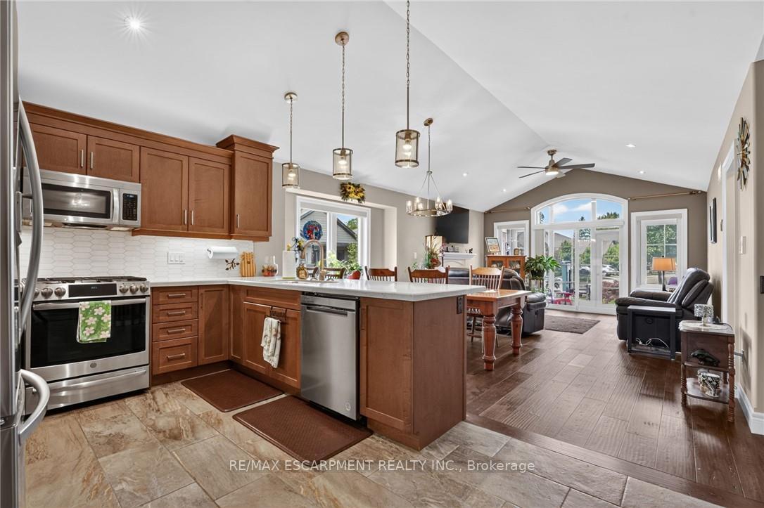 Photo 7 of 25 Richard Crescent, West Lincoln, Smithville — HOMEH