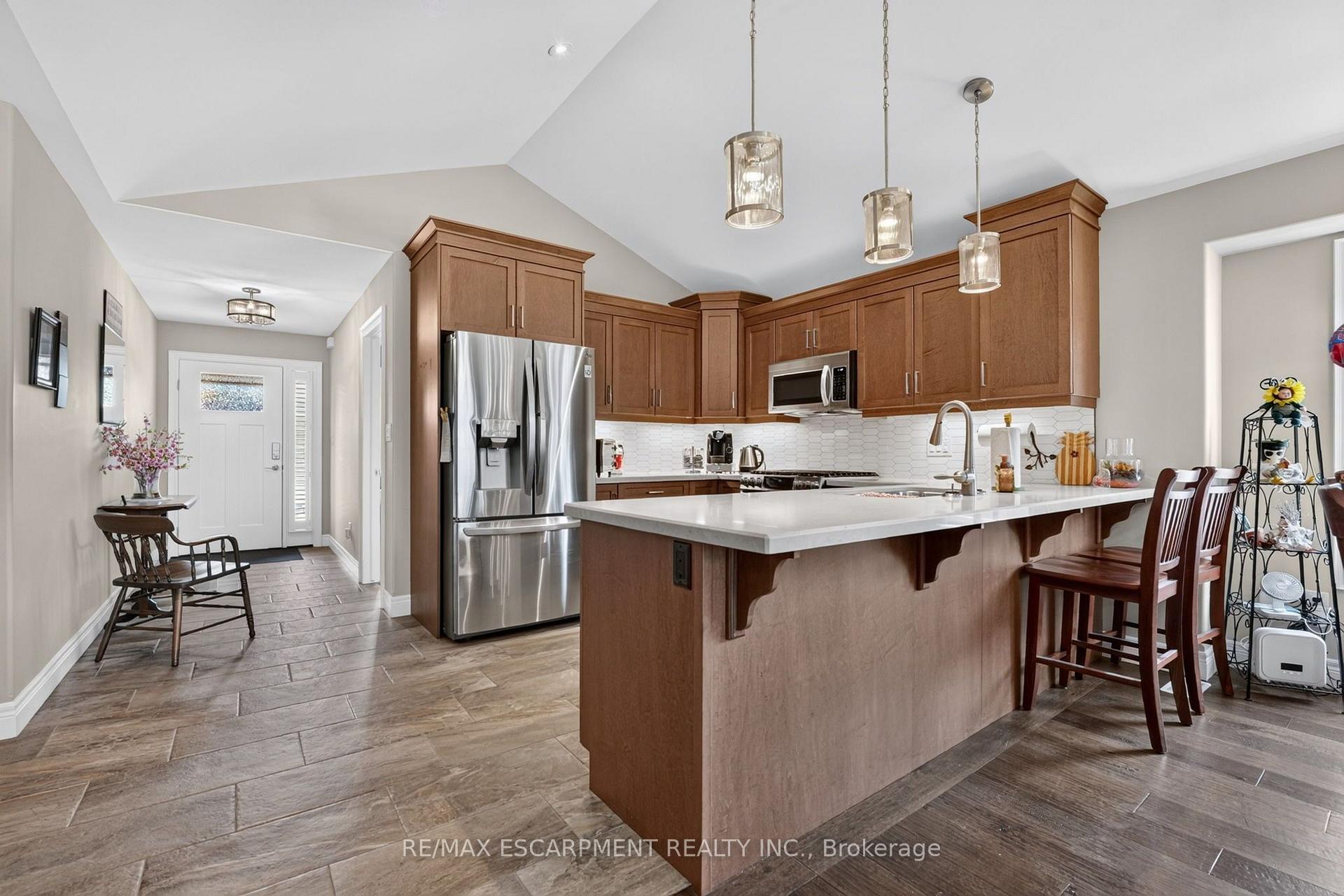 Photo 10 of 25 Richard Crescent, West Lincoln, Smithville — HOMEH