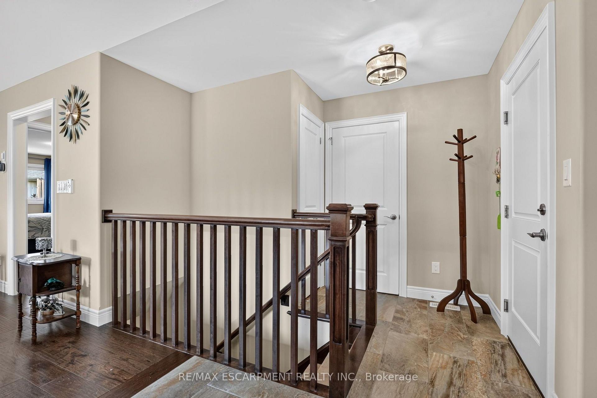 Photo 21 of 25 Richard Crescent, West Lincoln, Smithville — HOMEH