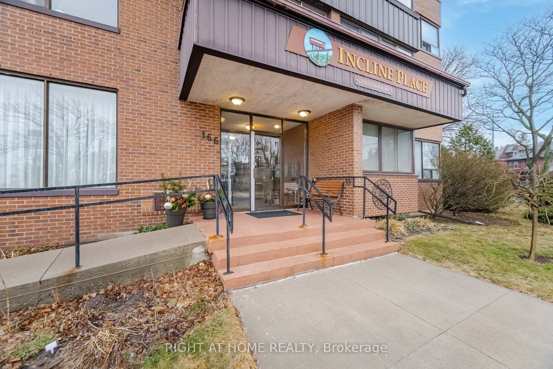 Photo 5 of Unit 201, 166 Mountain Park Avenue, Hamilton, Eastmount — HOMEH