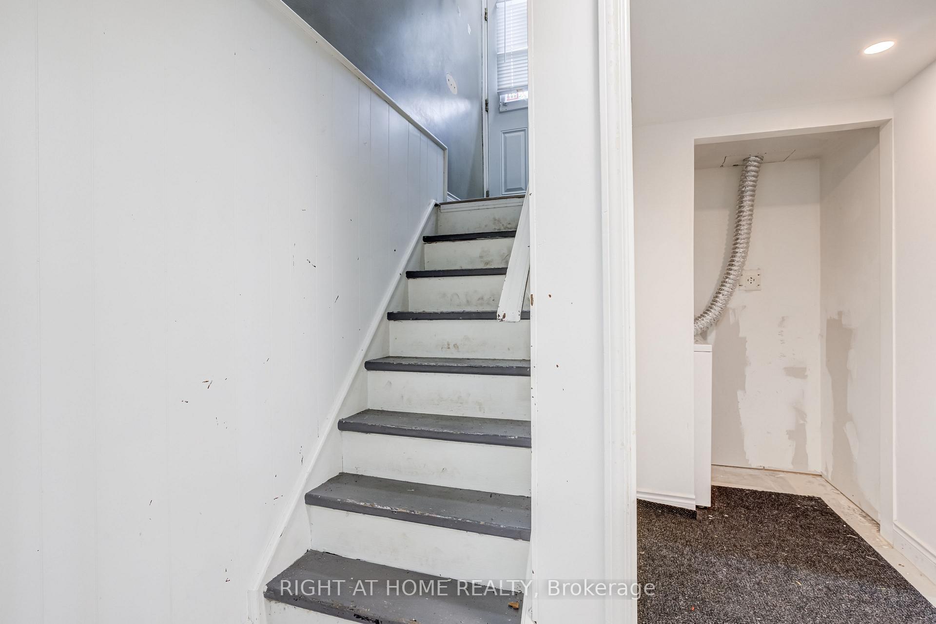 Photo 14 of 17 Toulon Crescent, London, East I — HOMEH