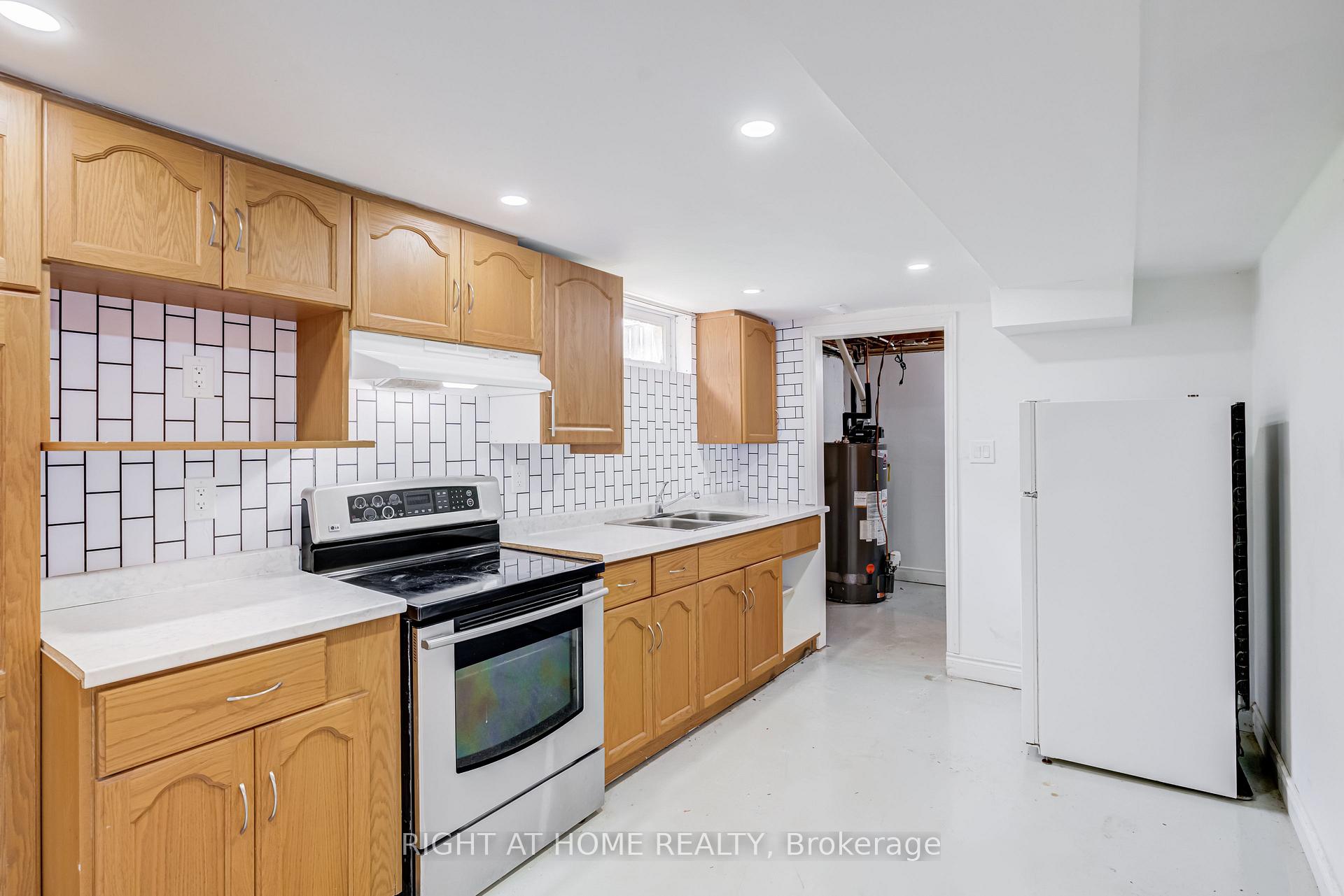 Photo 16 of 17 Toulon Crescent, London, East I — HOMEH