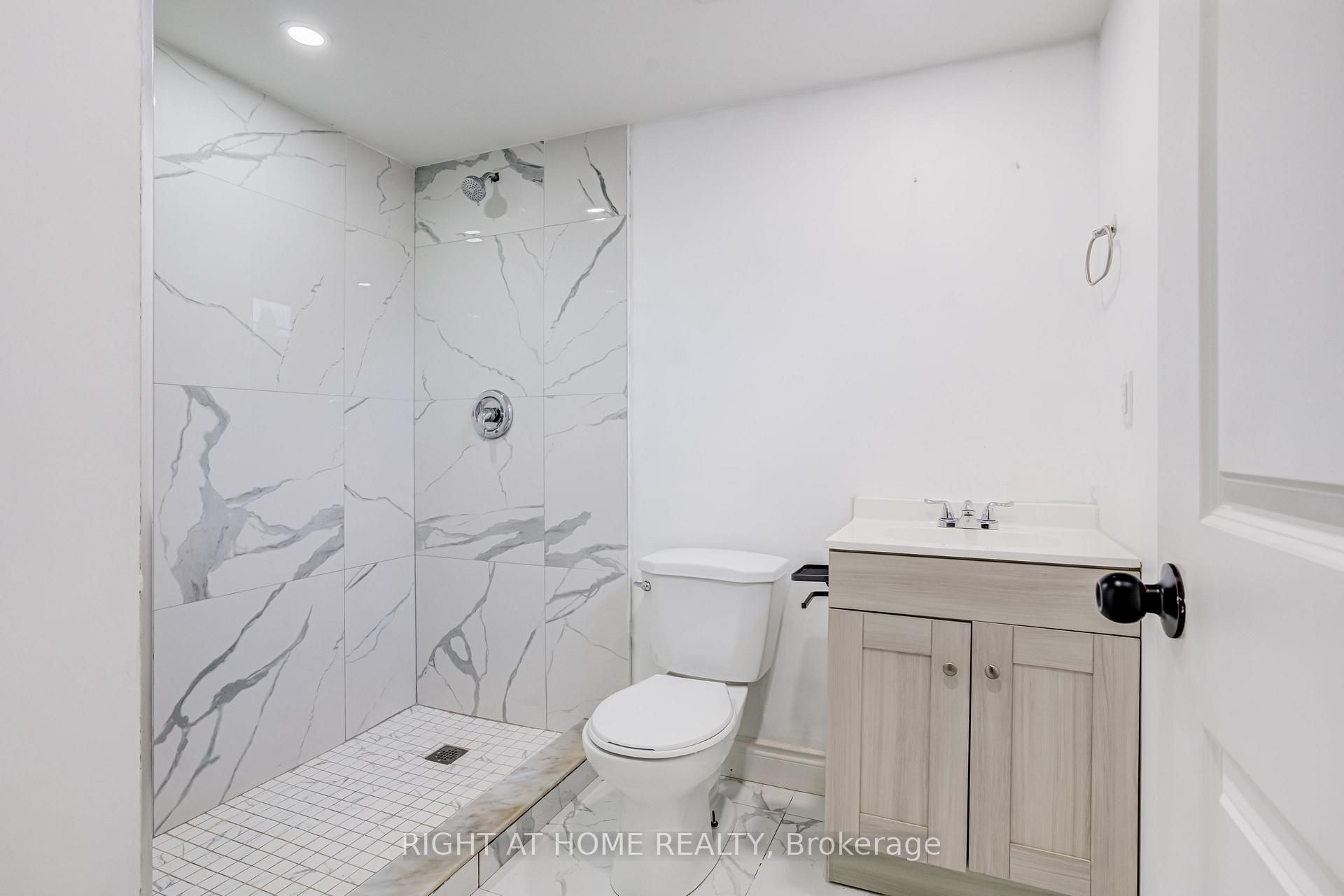 Photo 20 of 17 Toulon Crescent, London, East I — HOMEH