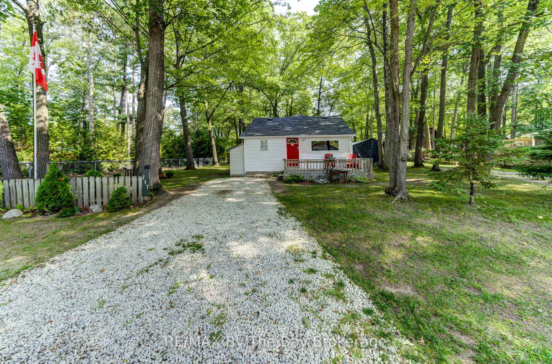Photo 2 of 717 Oxbow Park Drive, Wasaga Beach — HOMEH