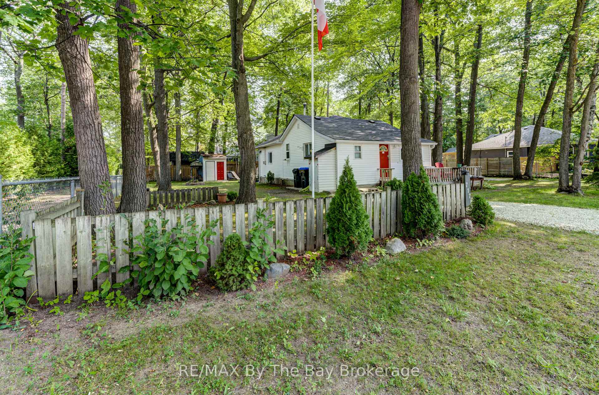 Photo 6 of 717 Oxbow Park Drive, Wasaga Beach — HOMEH