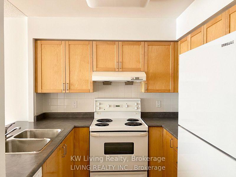 Photo 8 of Unit 808, 33 Empress Avenue, North York, Willowdale East — HOMEH