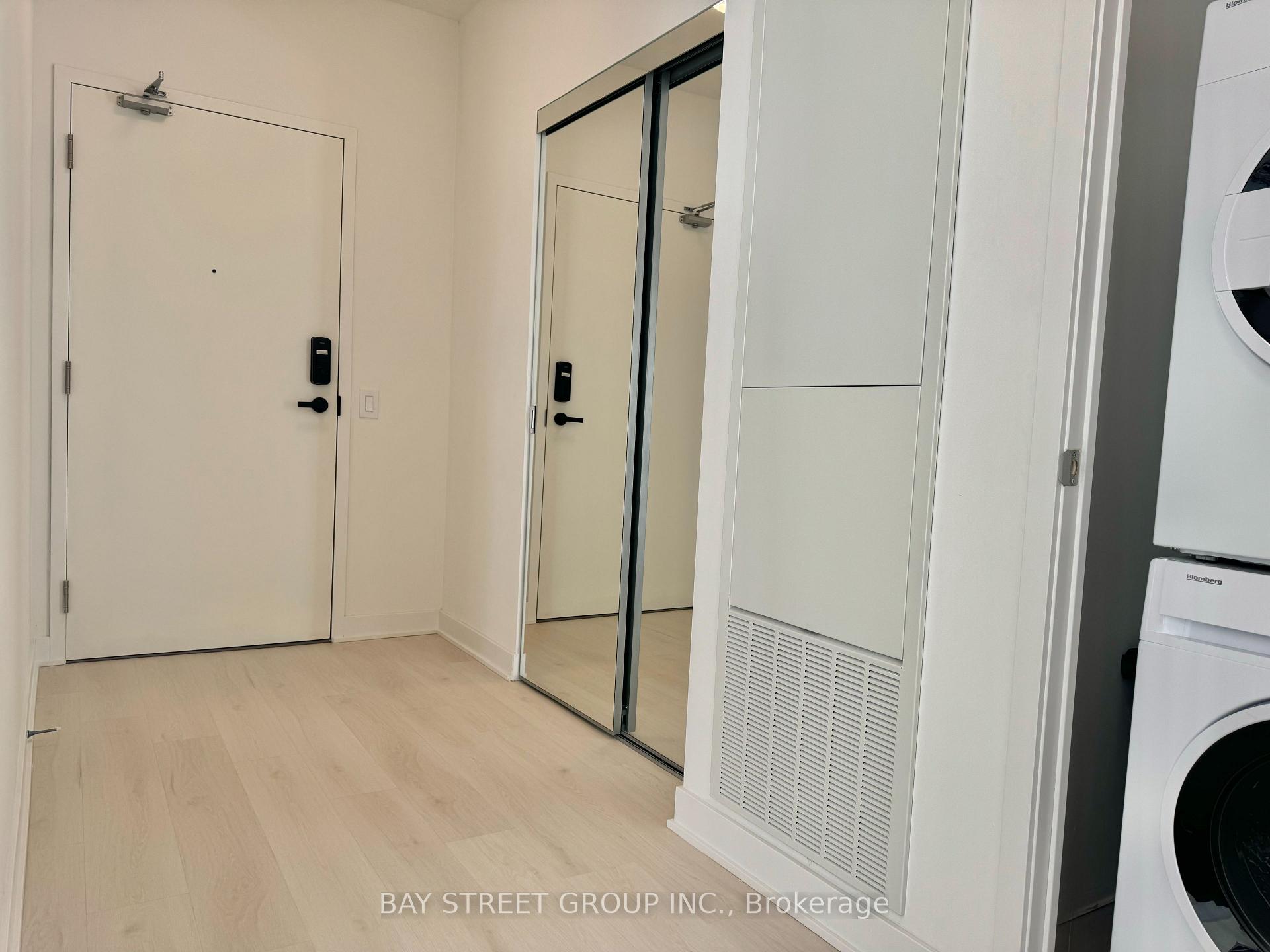 Photo 3 of Unit 5206, 3900 Confederation Parkway, Mississauga, City Centre — HOMEH
