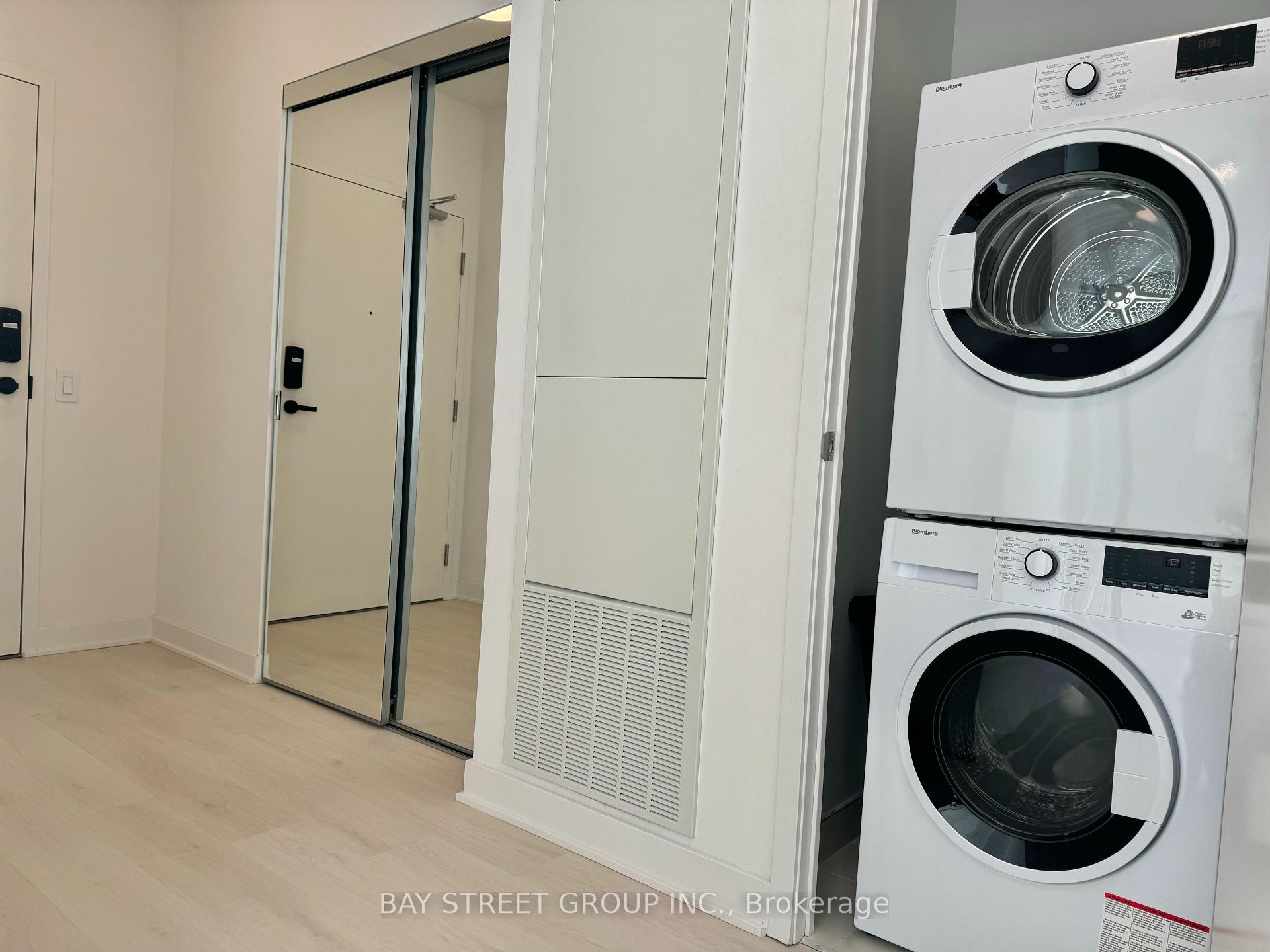 Photo 4 of Unit 5206, 3900 Confederation Parkway, Mississauga, City Centre — HOMEH