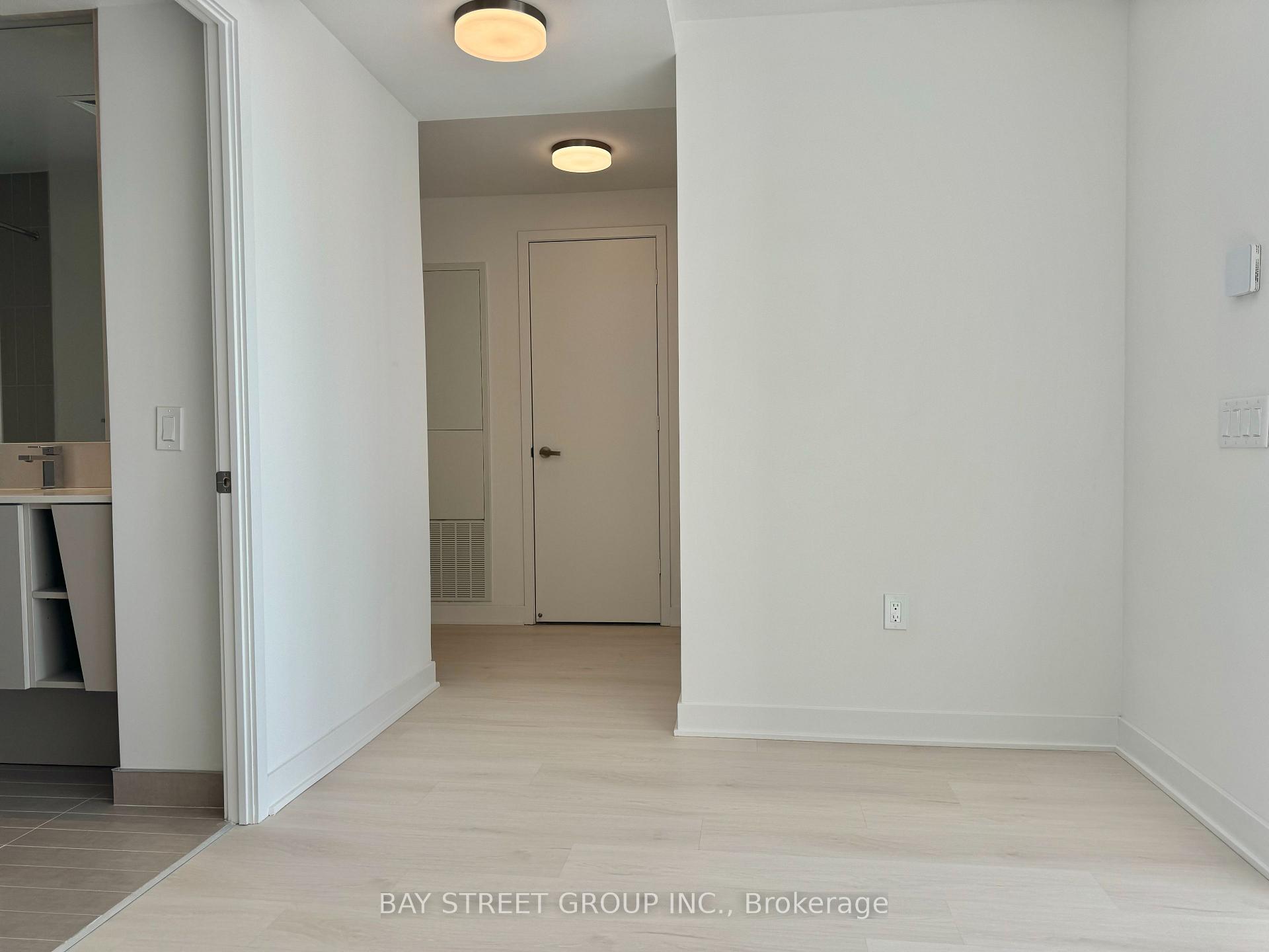 Photo 5 of Unit 5206, 3900 Confederation Parkway, Mississauga, City Centre — HOMEH