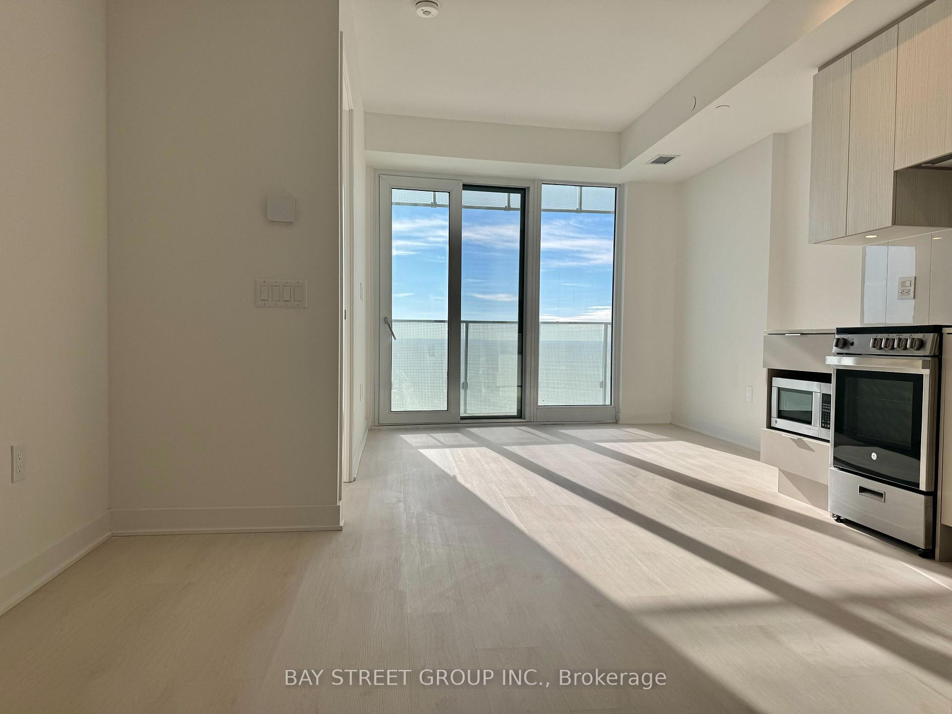 Photo 6 of Unit 5206, 3900 Confederation Parkway, Mississauga, City Centre — HOMEH