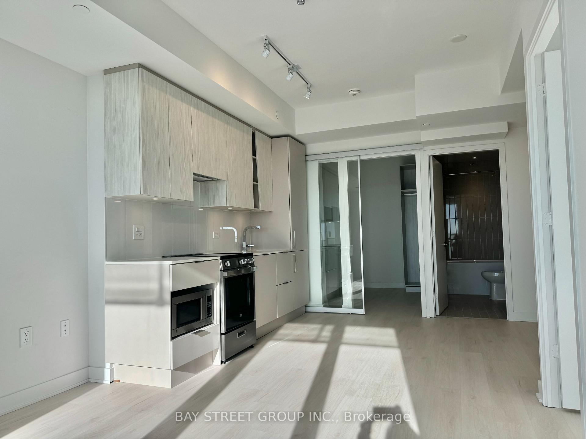 Photo 8 of Unit 5206, 3900 Confederation Parkway, Mississauga, City Centre — HOMEH