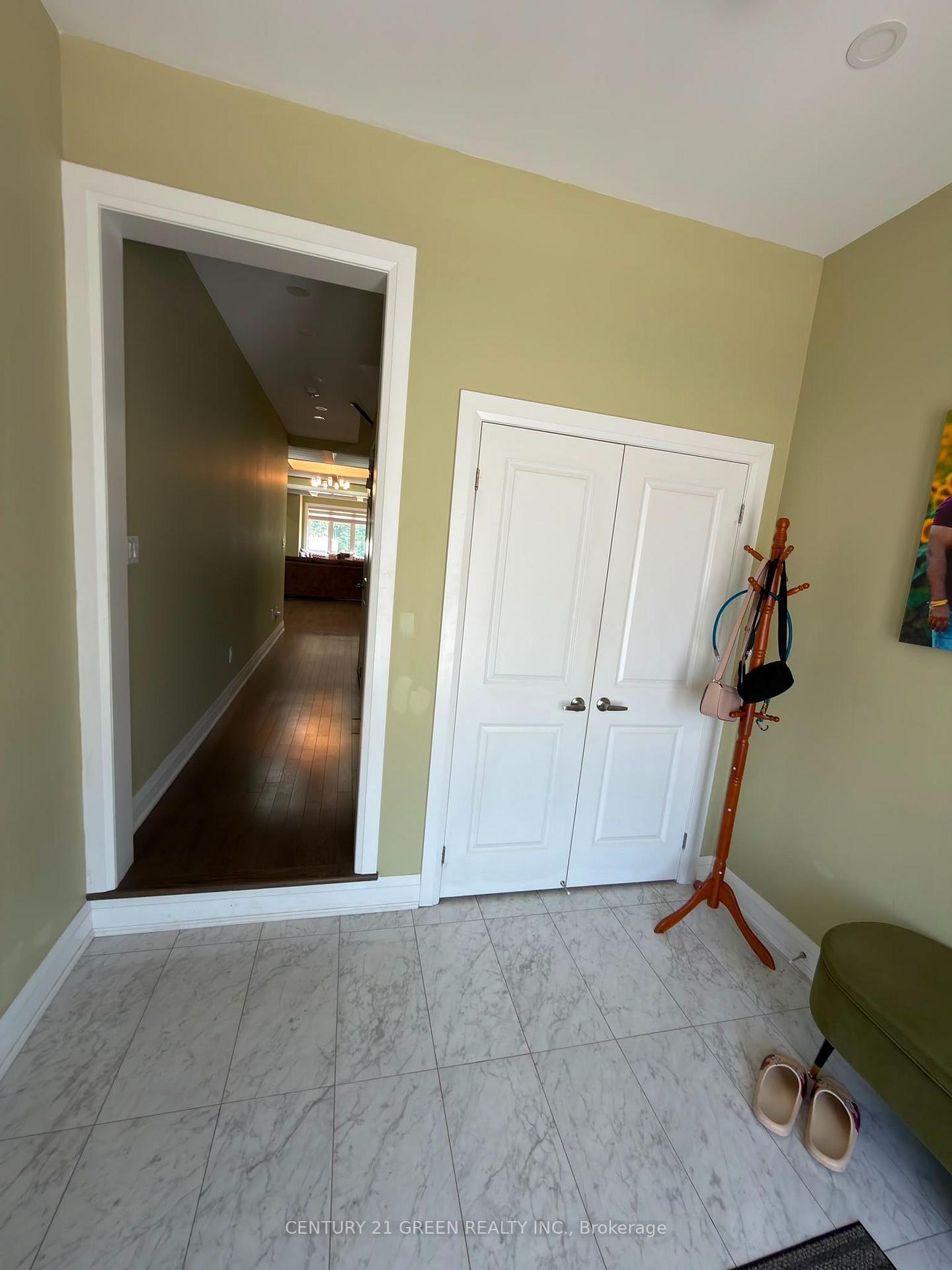 Photo 3 of Unit MAIN, 71 Eberly Woods Drive, Caledon, Rural Caledon — HOMEH