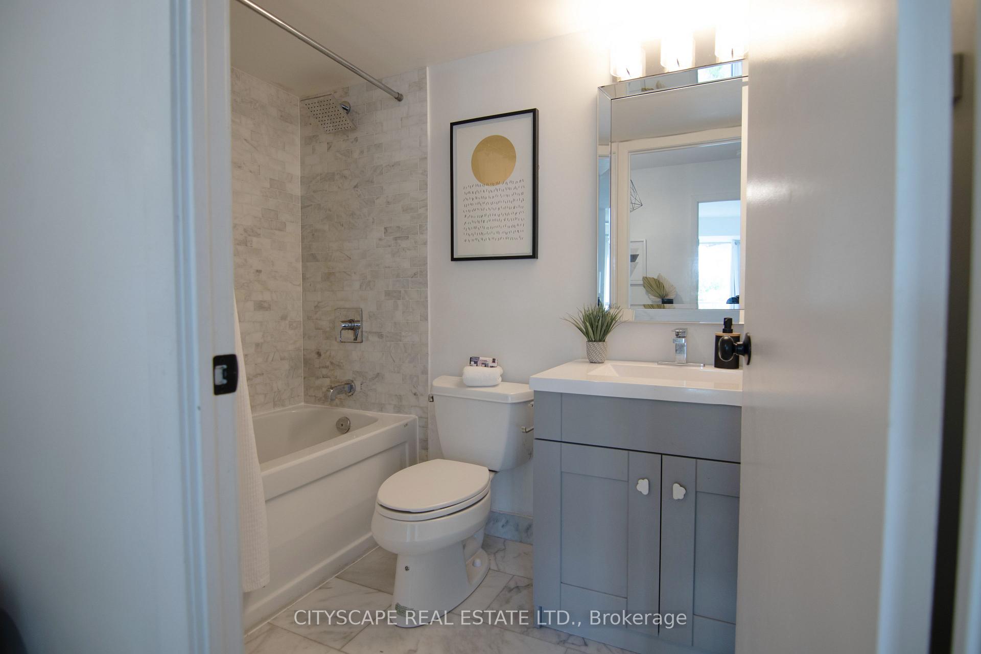 Photo 9 of Unit 322, 231 Fort York Boulevard, Toronto, Niagara — HOMEH