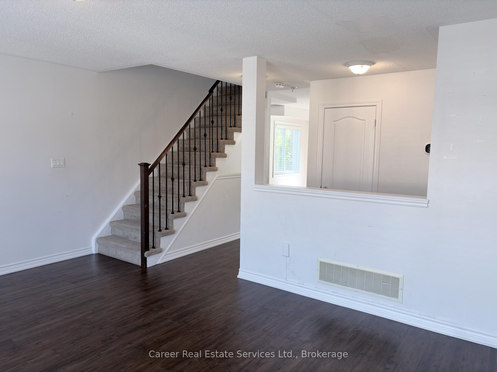 Photo 16 of 7 Ken Bromley Lane, Clarington, Bowmanville — HOMEH