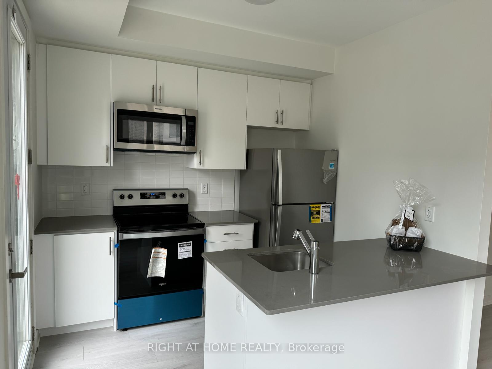 Photo 4 of Unit 2, 3562 Colonial Drive, Mississauga, Erin Mills — HOMEH