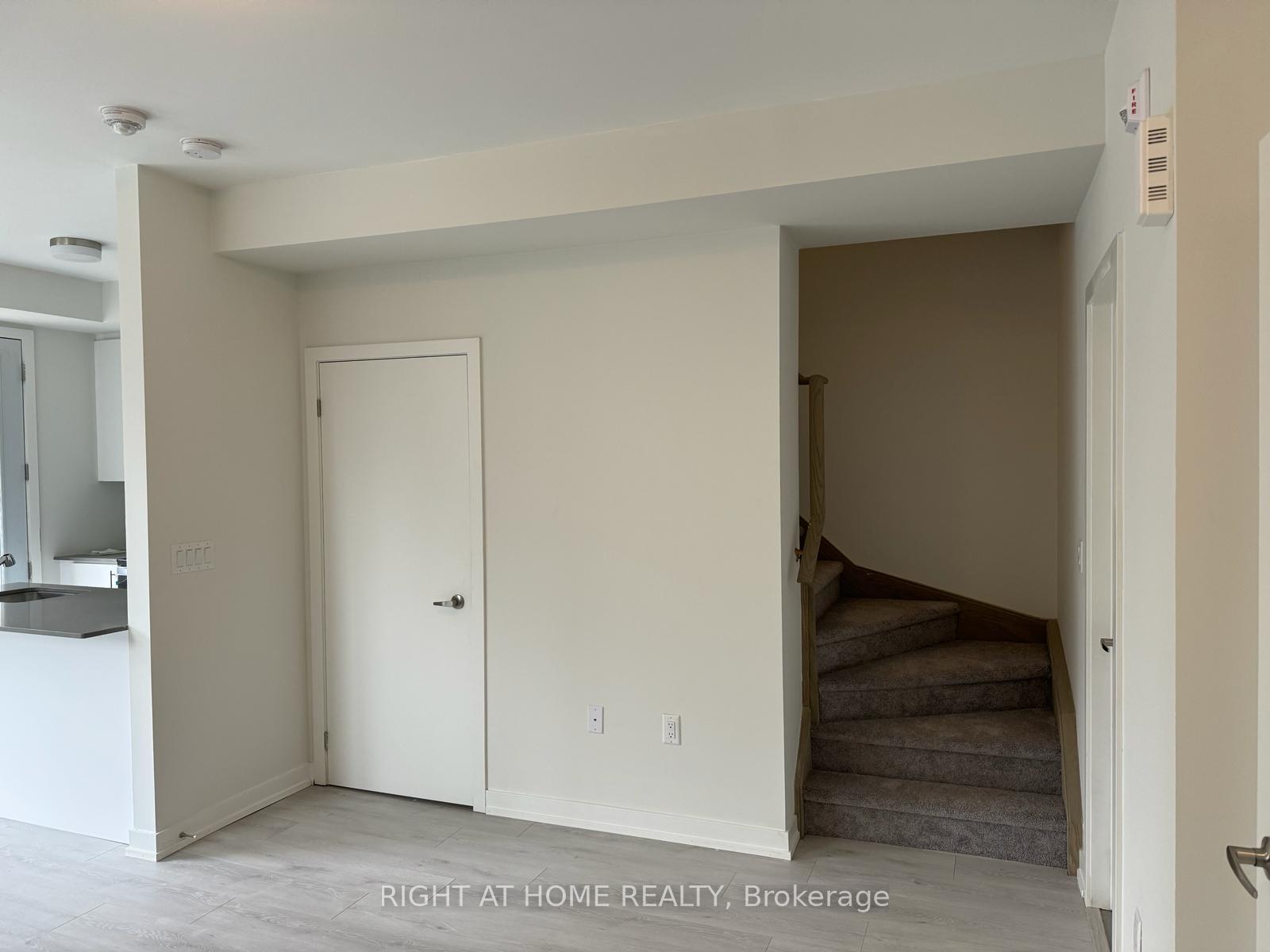 Photo 5 of Unit 2, 3562 Colonial Drive, Mississauga, Erin Mills — HOMEH