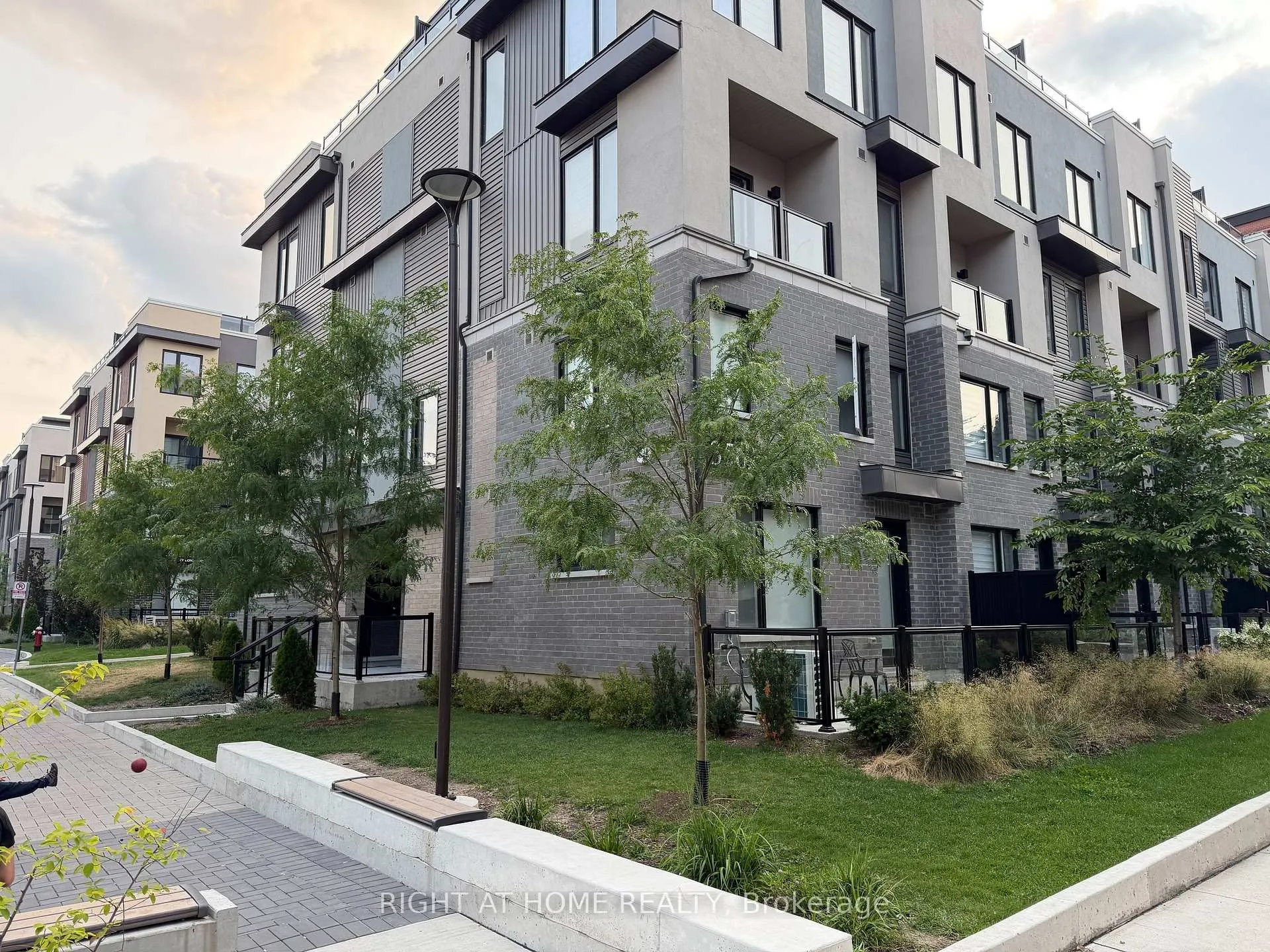 Photo 1 of Unit 2, 3562 Colonial Drive, Mississauga, Erin Mills — HOMEH