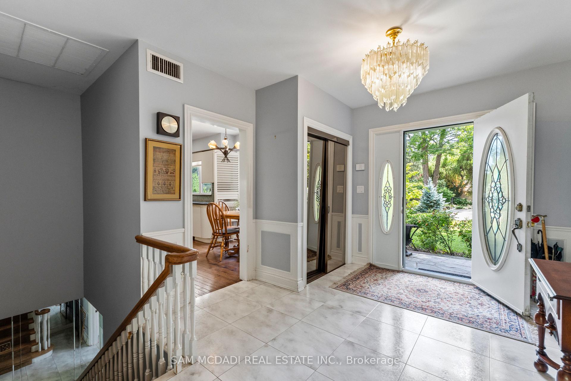 Photo 3 of 461 Temagami Crescent, Mississauga, Lorne Park — HOMEH