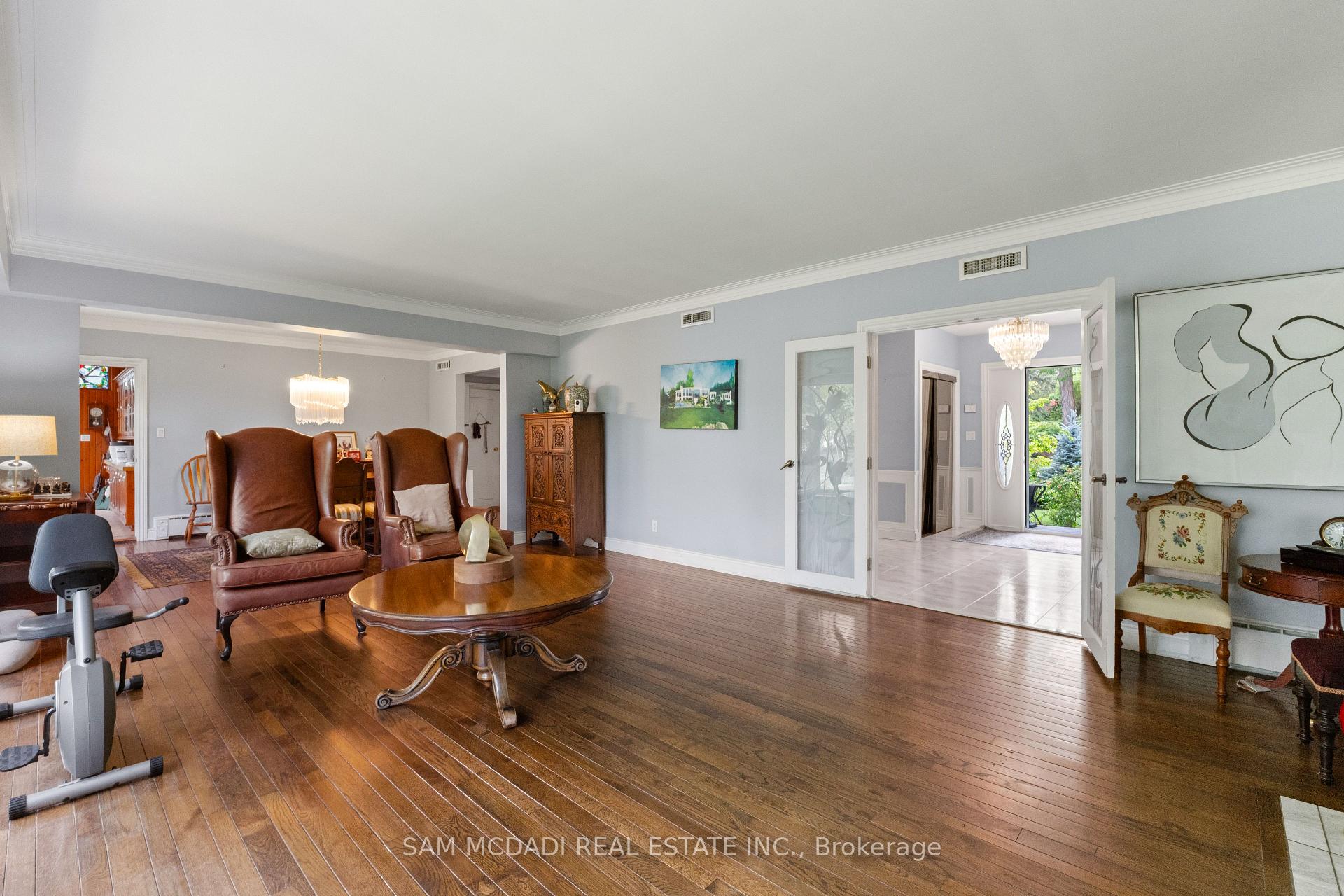 Photo 8 of 461 Temagami Crescent, Mississauga, Lorne Park — HOMEH