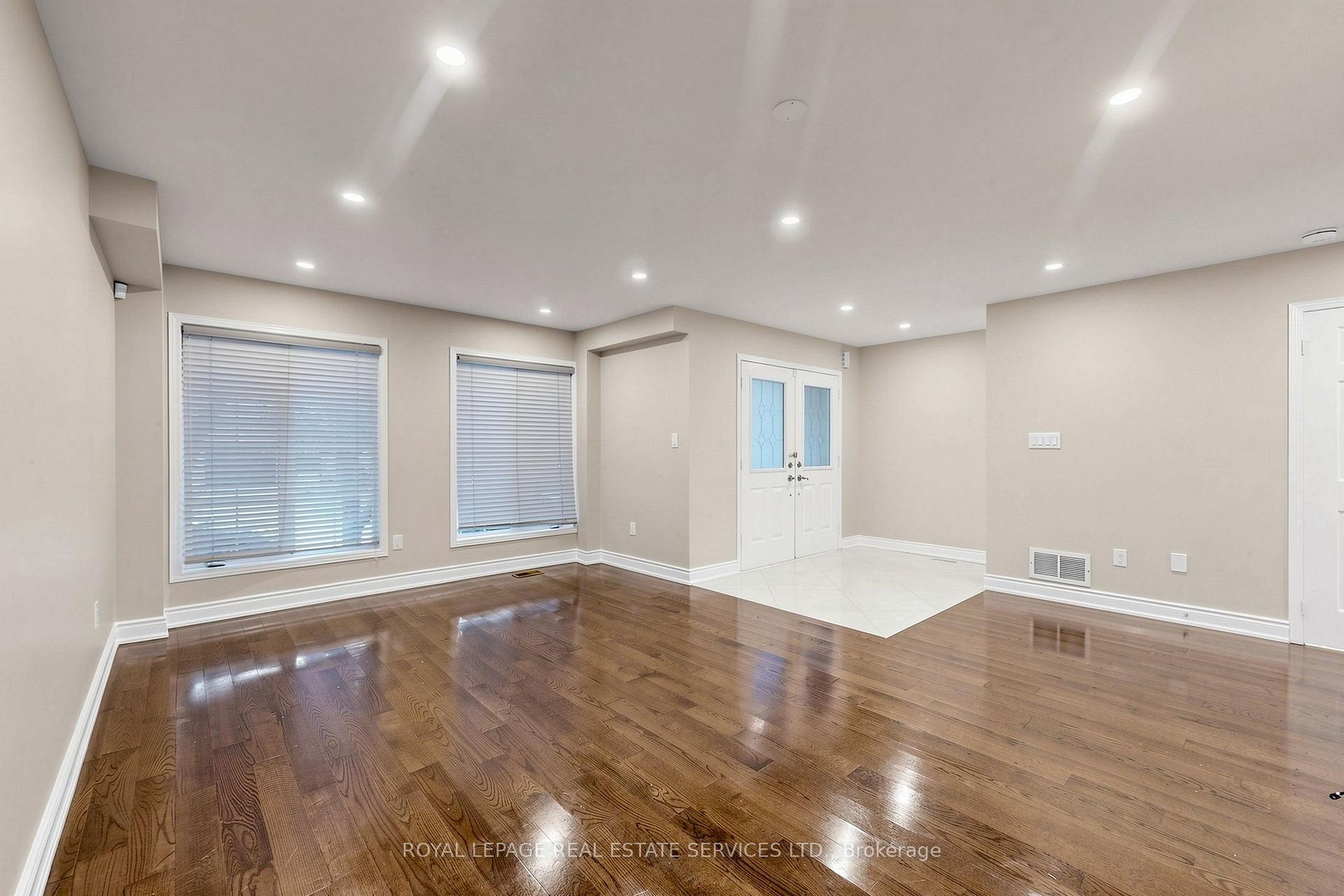 Photo 3 of 5837 Rainberry Drive, Mississauga, Churchill Meadows — HOMEH