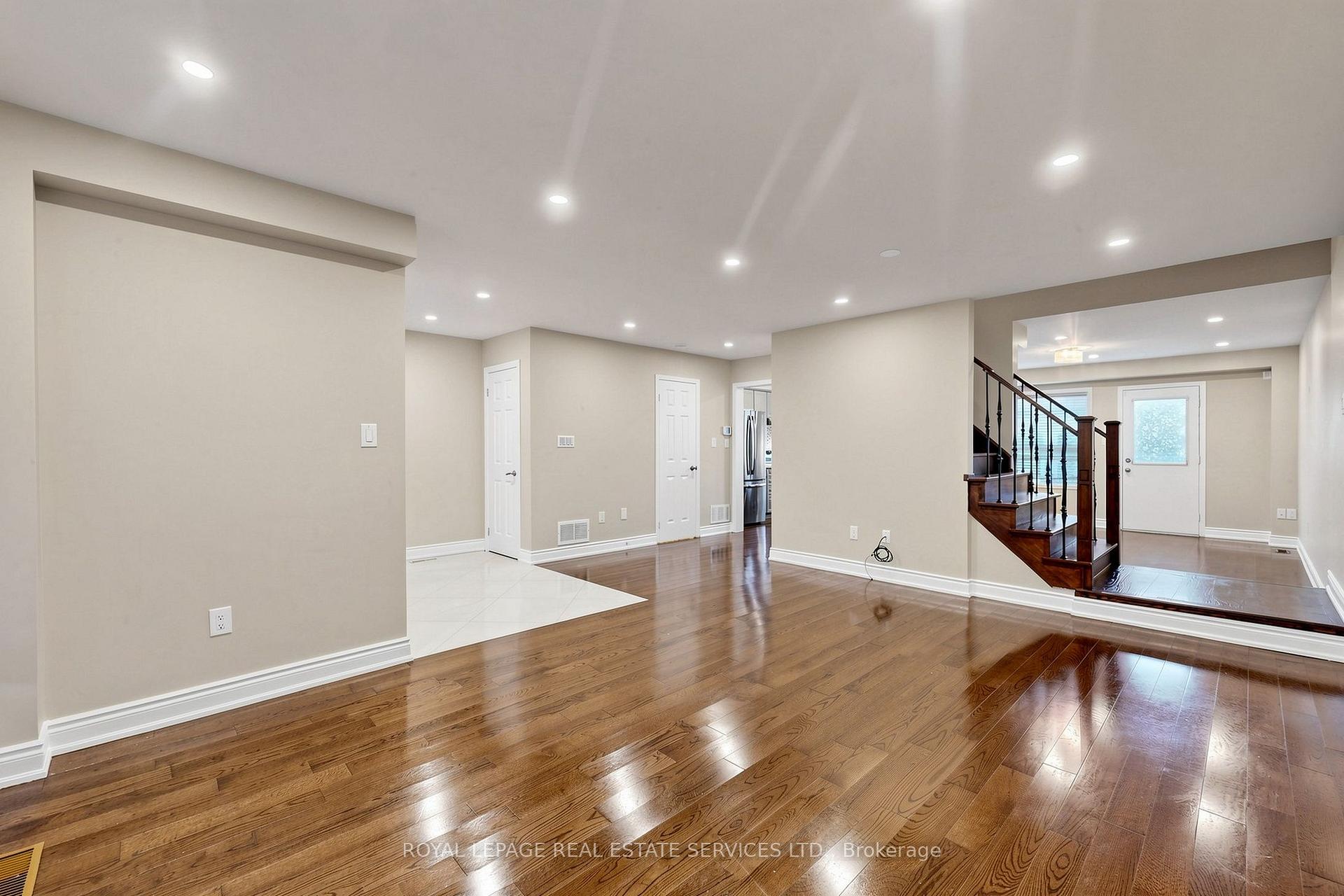 Photo 4 of 5837 Rainberry Drive, Mississauga, Churchill Meadows — HOMEH