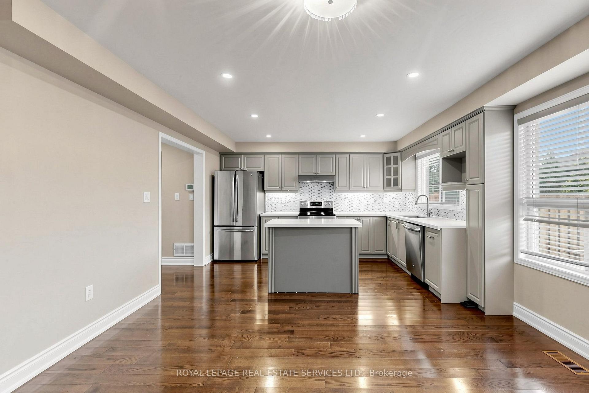 Photo 5 of 5837 Rainberry Drive, Mississauga, Churchill Meadows — HOMEH
