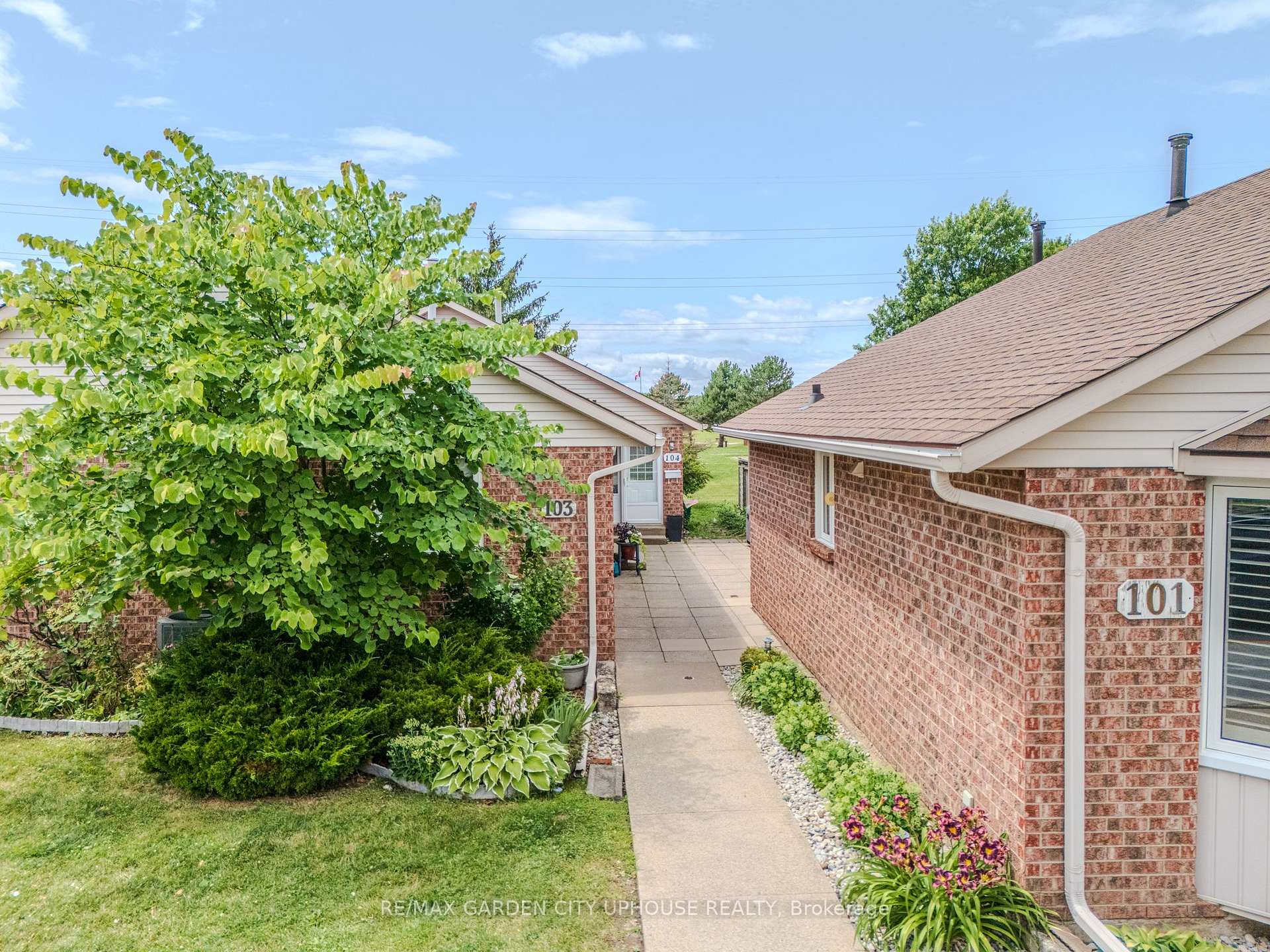 Photo 2 of 122 Bunting Road, St. Catharines, E. Chester — HOMEH