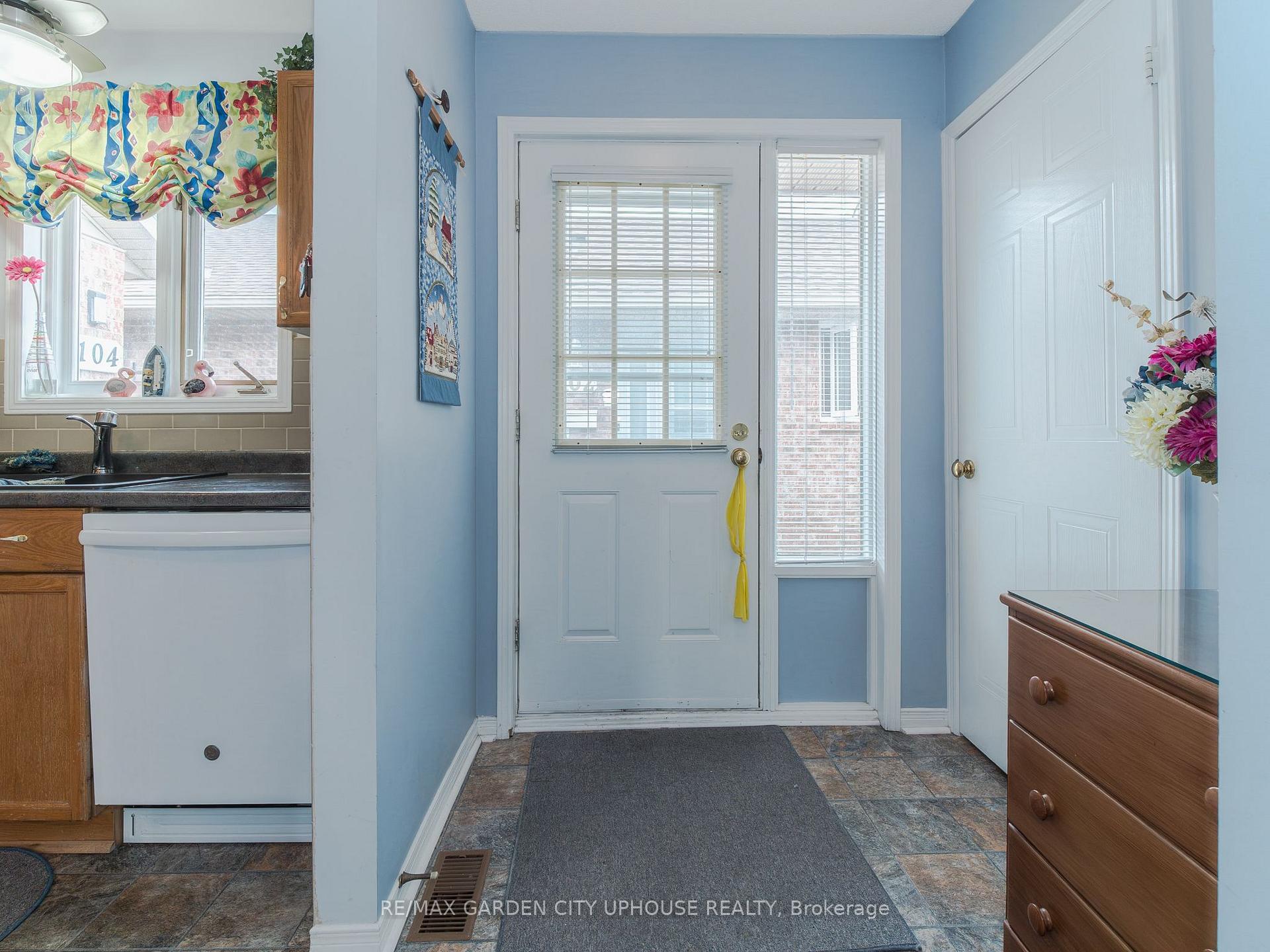 Photo 5 of 122 Bunting Road, St. Catharines, E. Chester — HOMEH