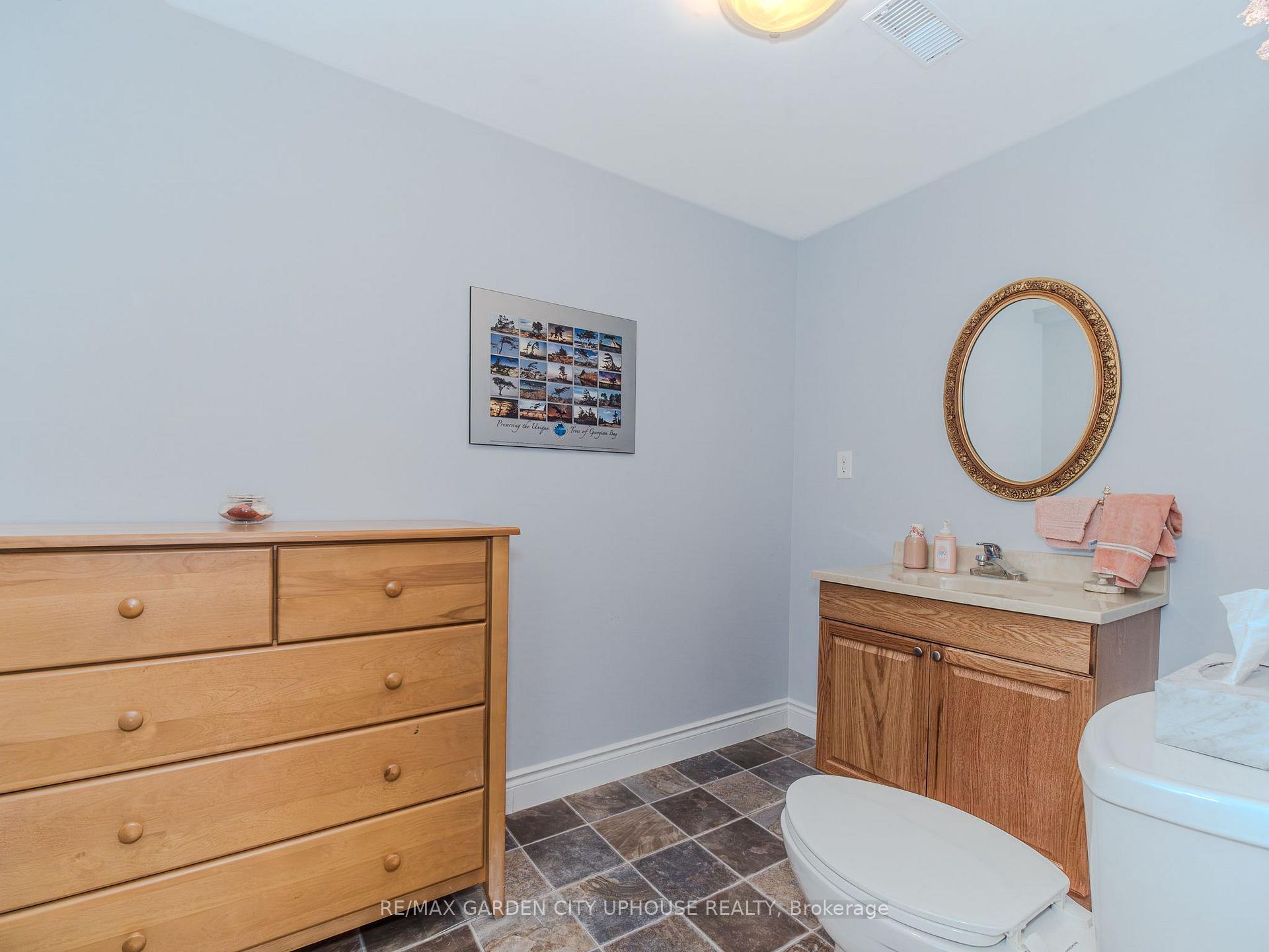 Photo 16 of 122 Bunting Road, St. Catharines, E. Chester — HOMEH