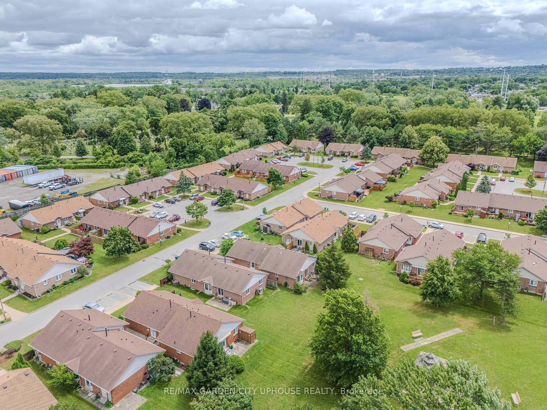 Photo 25 of 122 Bunting Road, St. Catharines, E. Chester — HOMEH