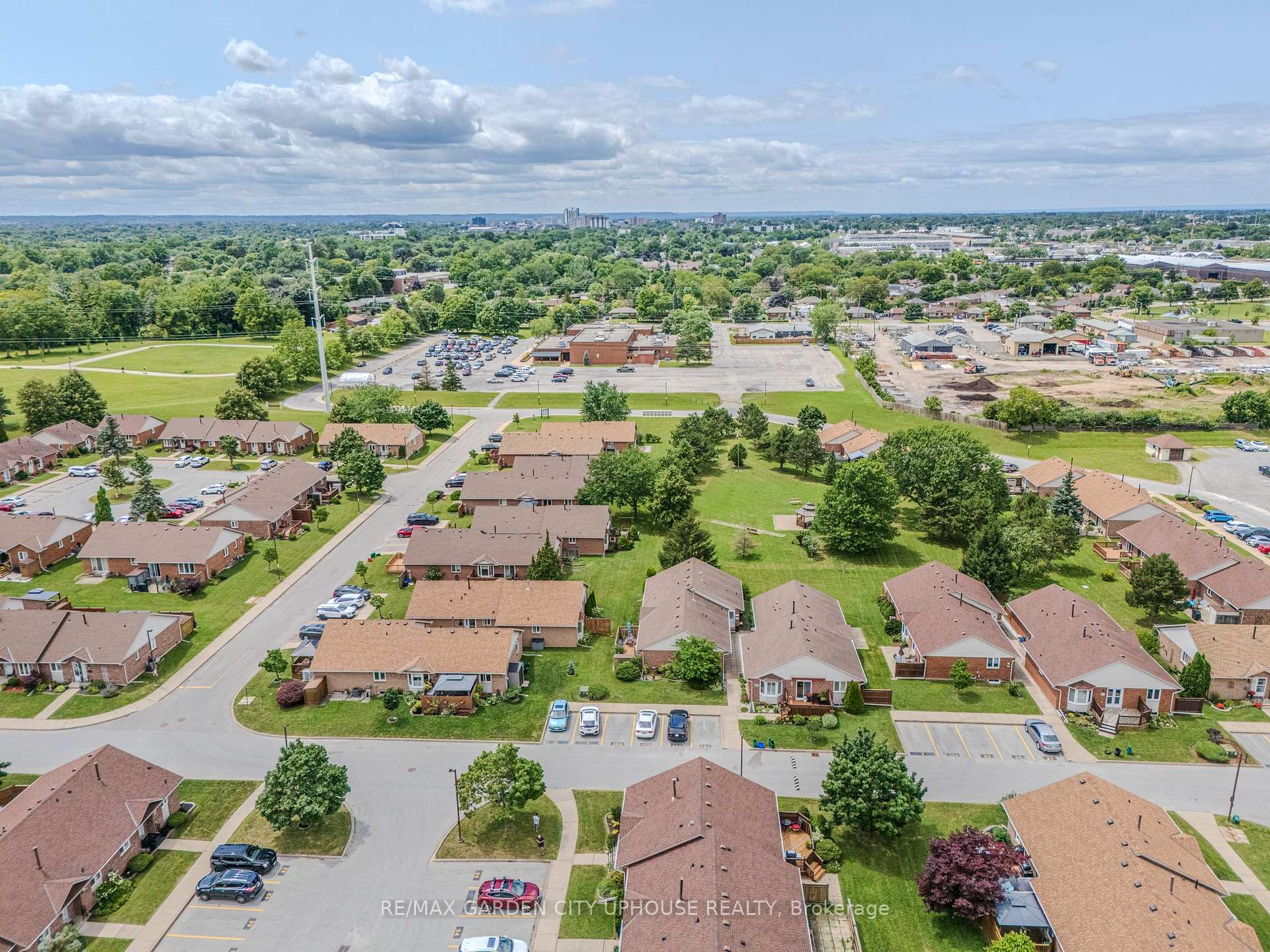 Photo 26 of 122 Bunting Road, St. Catharines, E. Chester — HOMEH