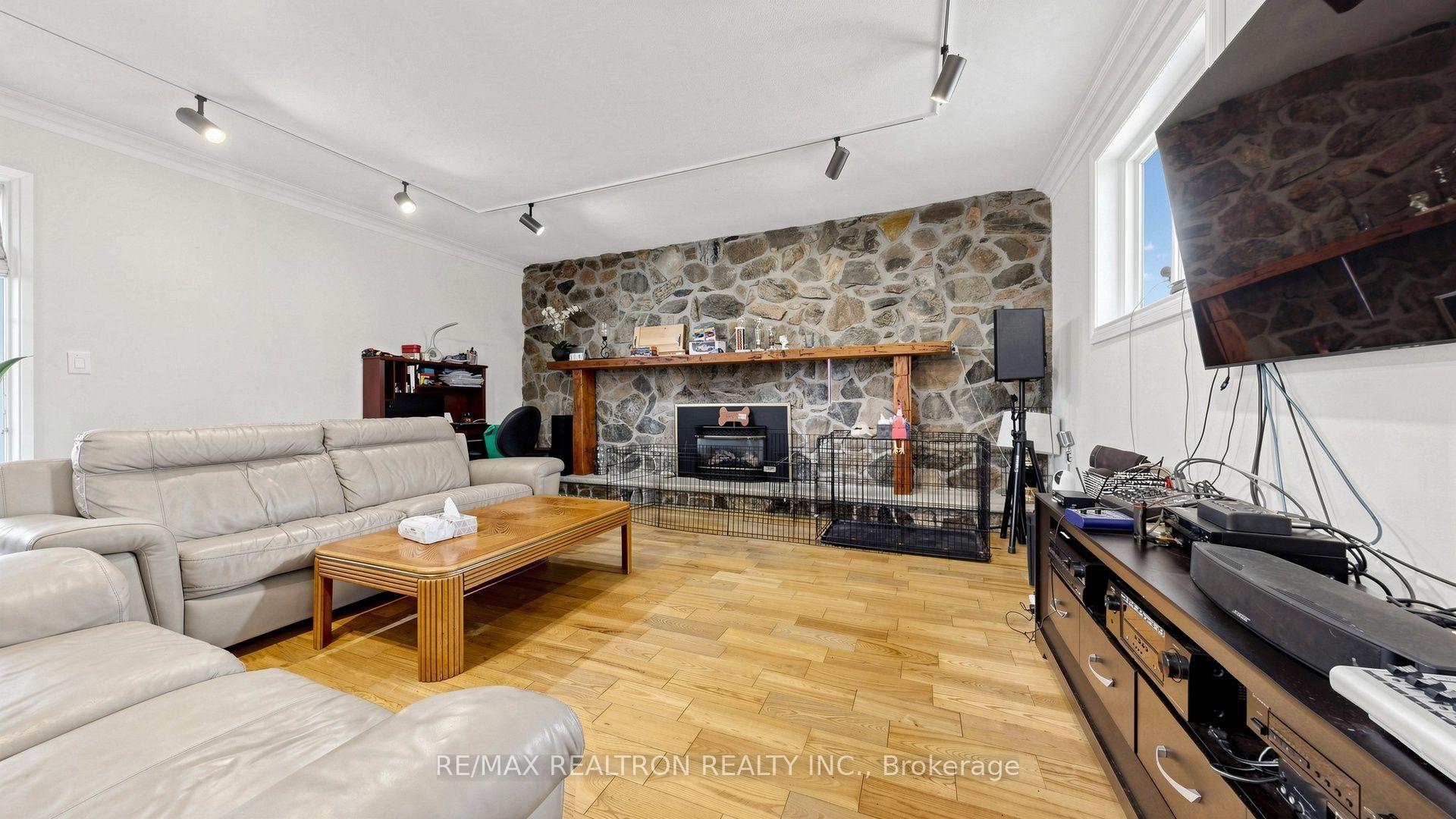 Photo 9 of 10 Rotherglen Road S, Ajax, Central West — HOMEH