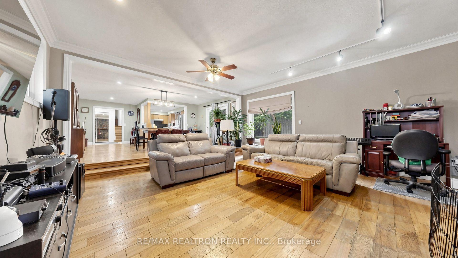 Photo 13 of 10 Rotherglen Road S, Ajax, Central West — HOMEH