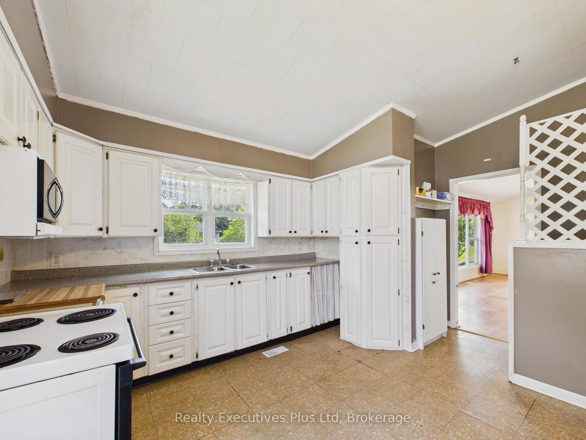 Photo 13 of 106 Cheryl Crescent, Strong — HOMEH