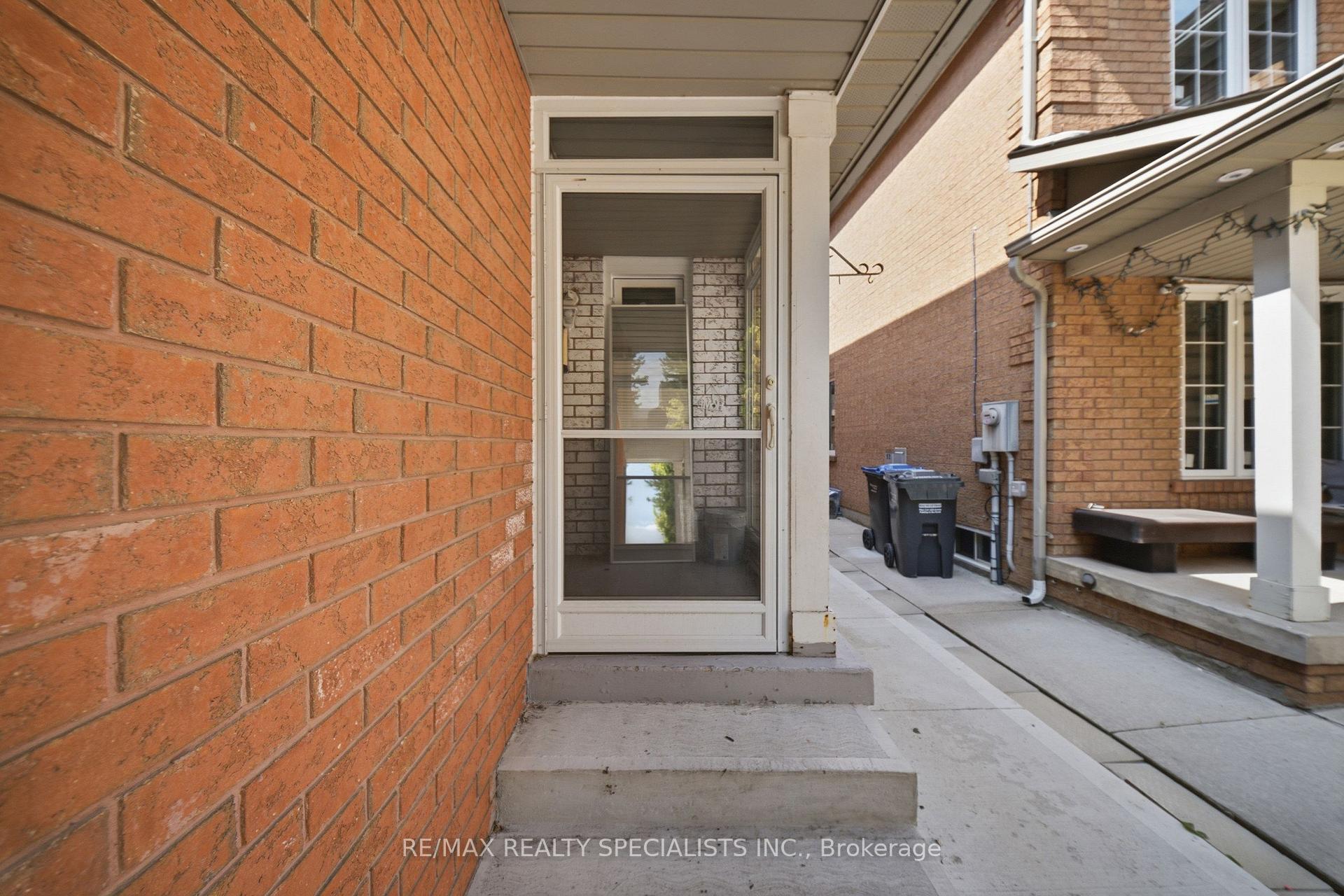 Photo 3 of 45 Clover Bloom Road, Brampton, Sandringham-Wellington — HOMEH