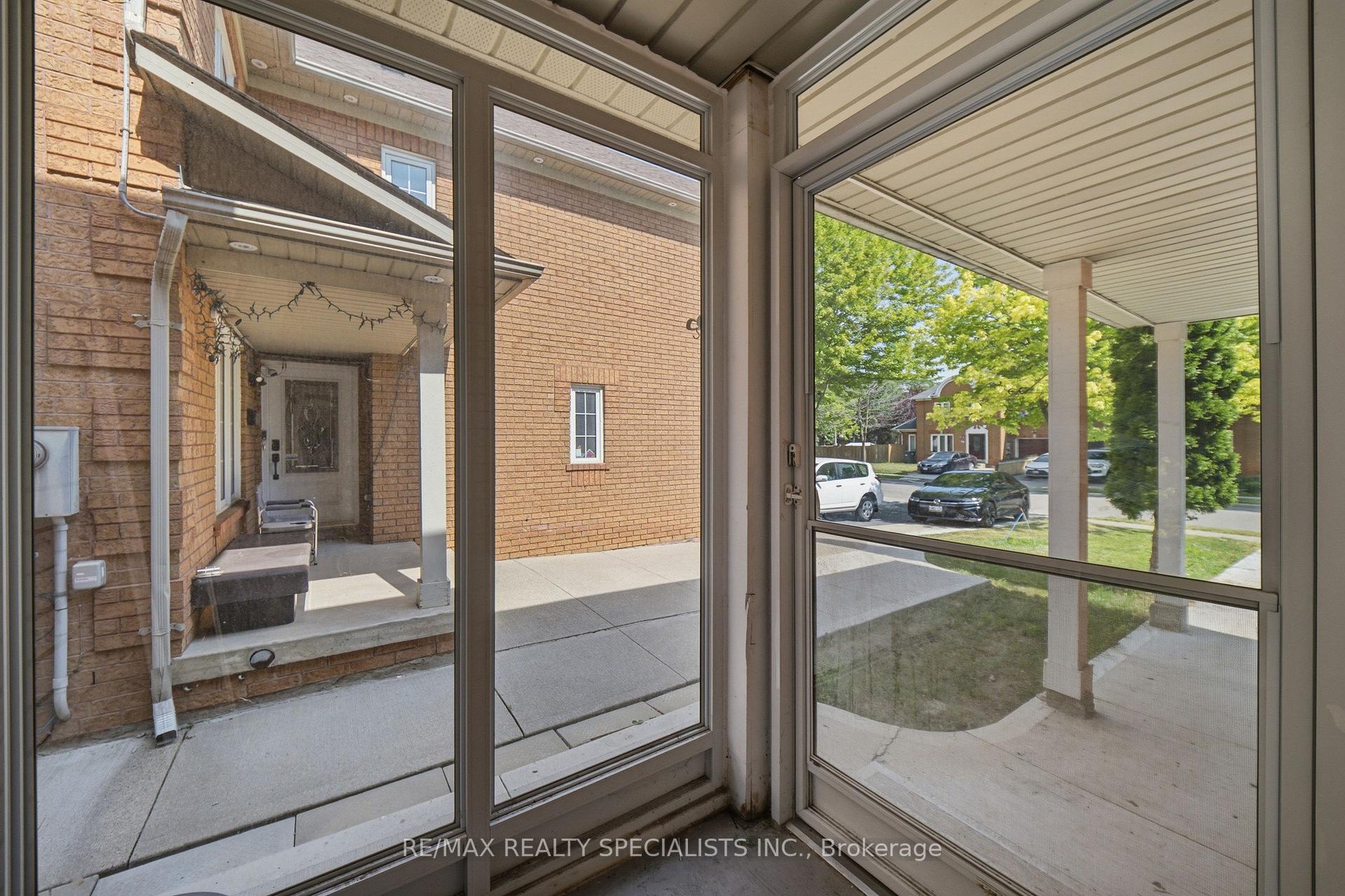 Photo 4 of 45 Clover Bloom Road, Brampton, Sandringham-Wellington — HOMEH