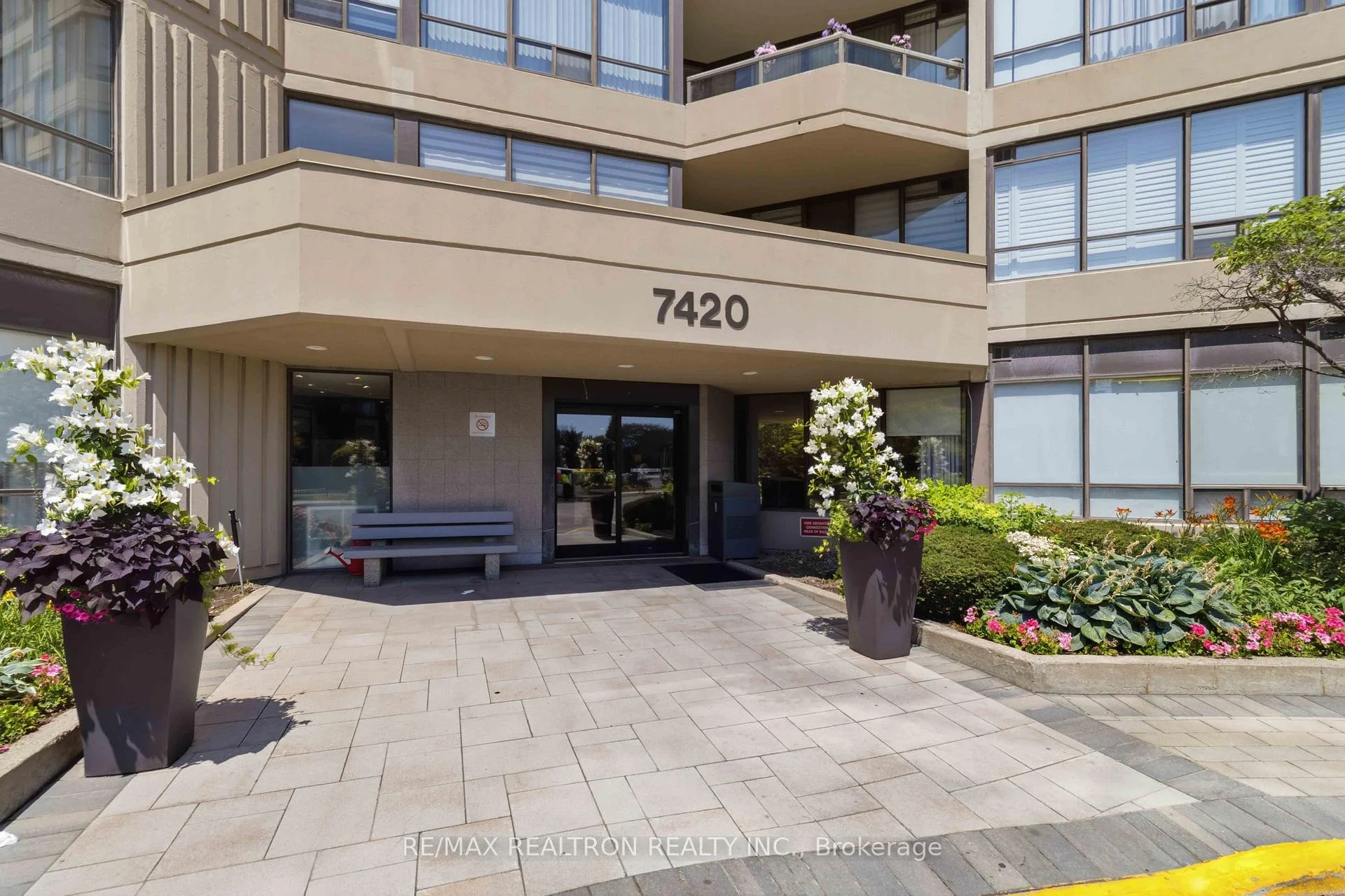 Photo 2 of Unit 812, 7420 Bathurst Street, Vaughan, Brownridge — HOMEH
