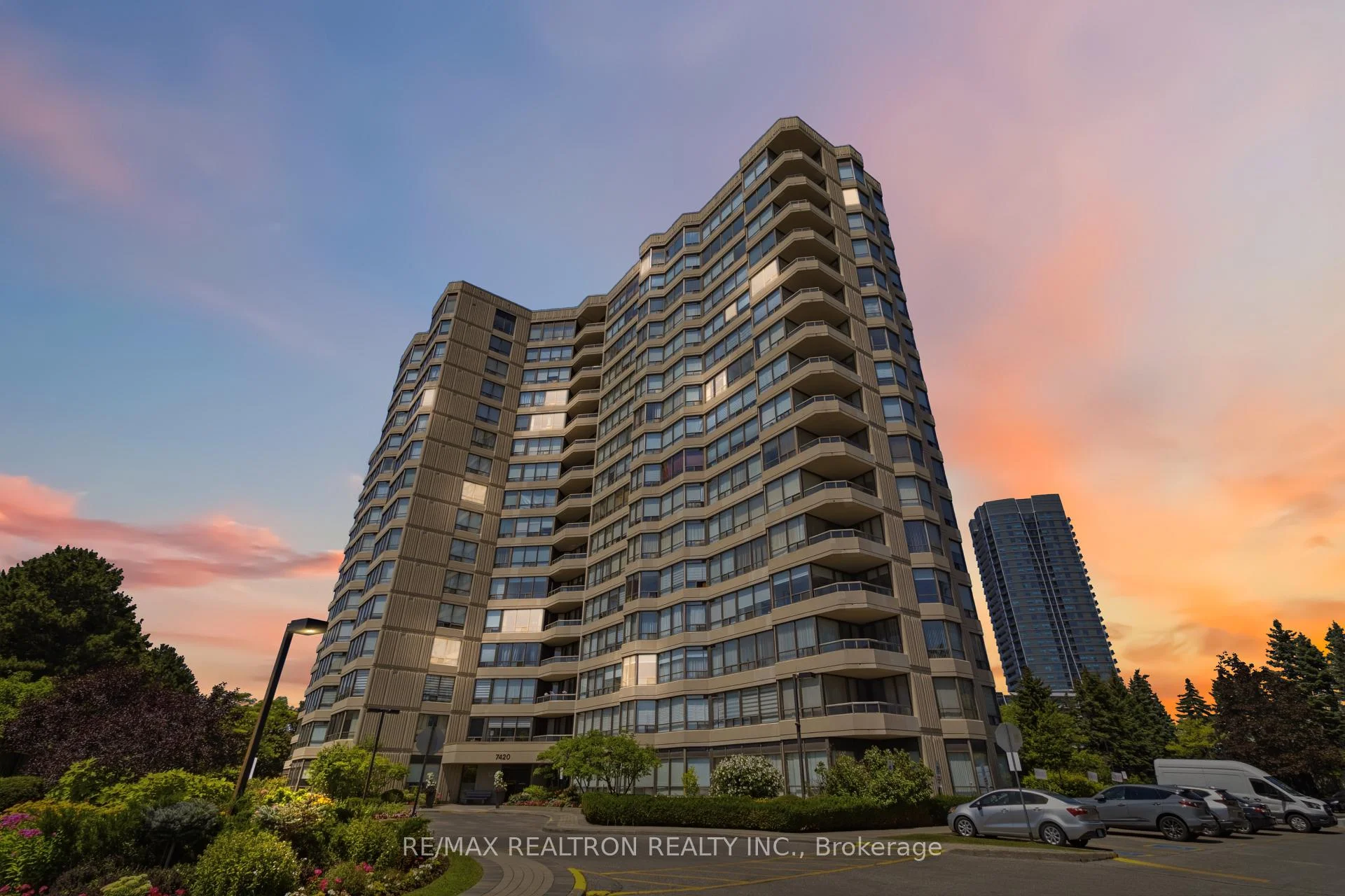 Photo 3 of Unit 812, 7420 Bathurst Street, Vaughan, Brownridge — HOMEH