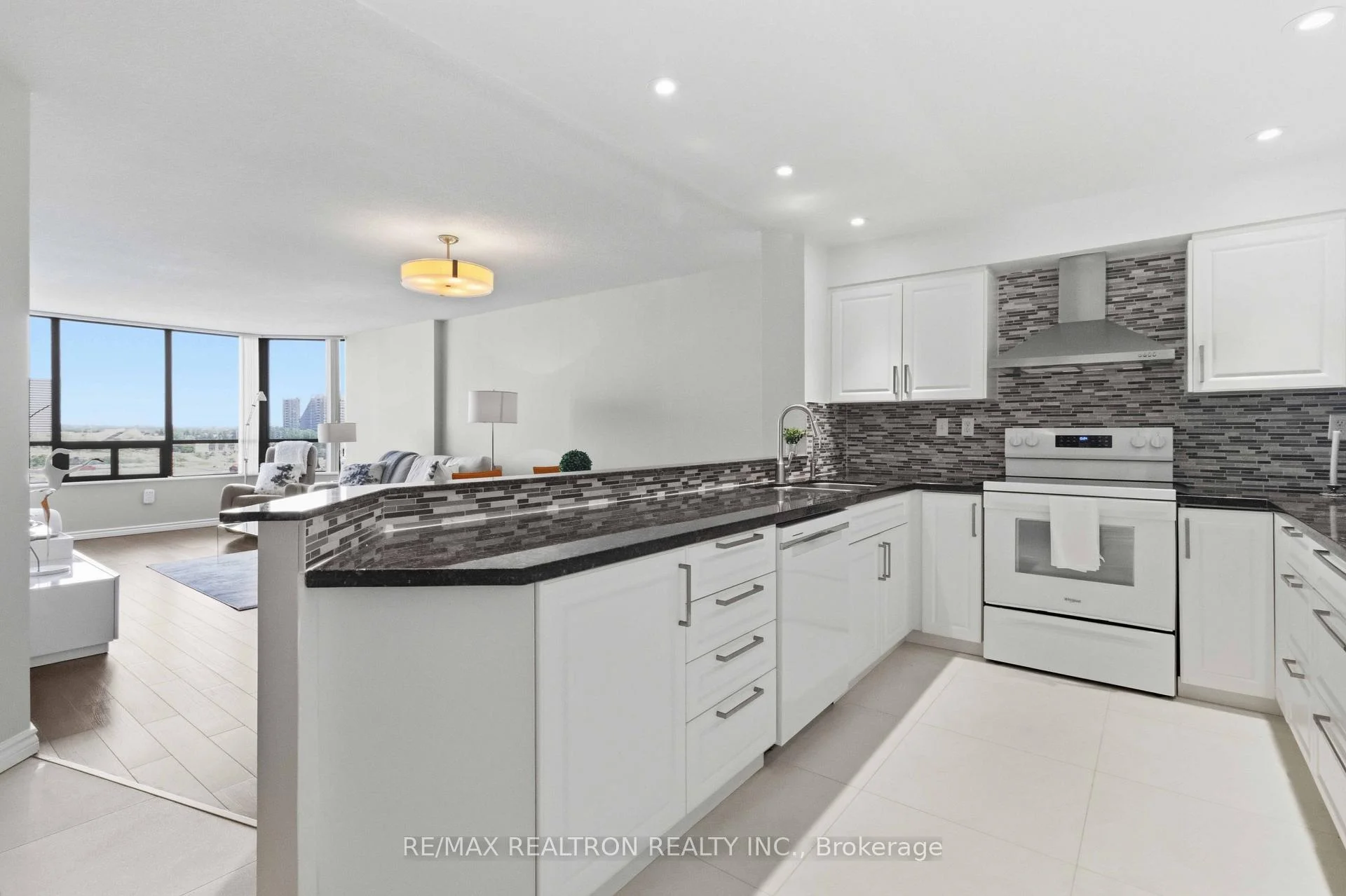 Photo 15 of Unit 812, 7420 Bathurst Street, Vaughan, Brownridge — HOMEH