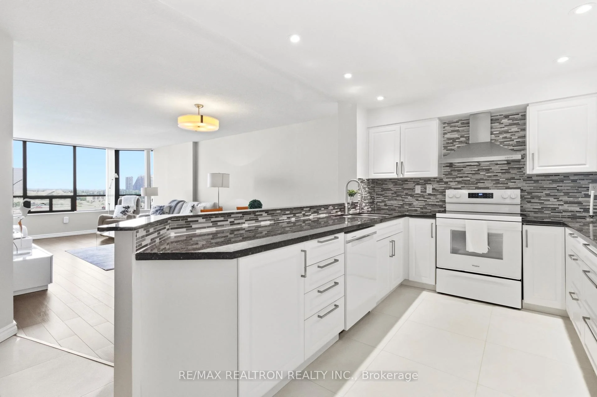 Photo 26 of Unit 812, 7420 Bathurst Street, Vaughan, Brownridge — HOMEH