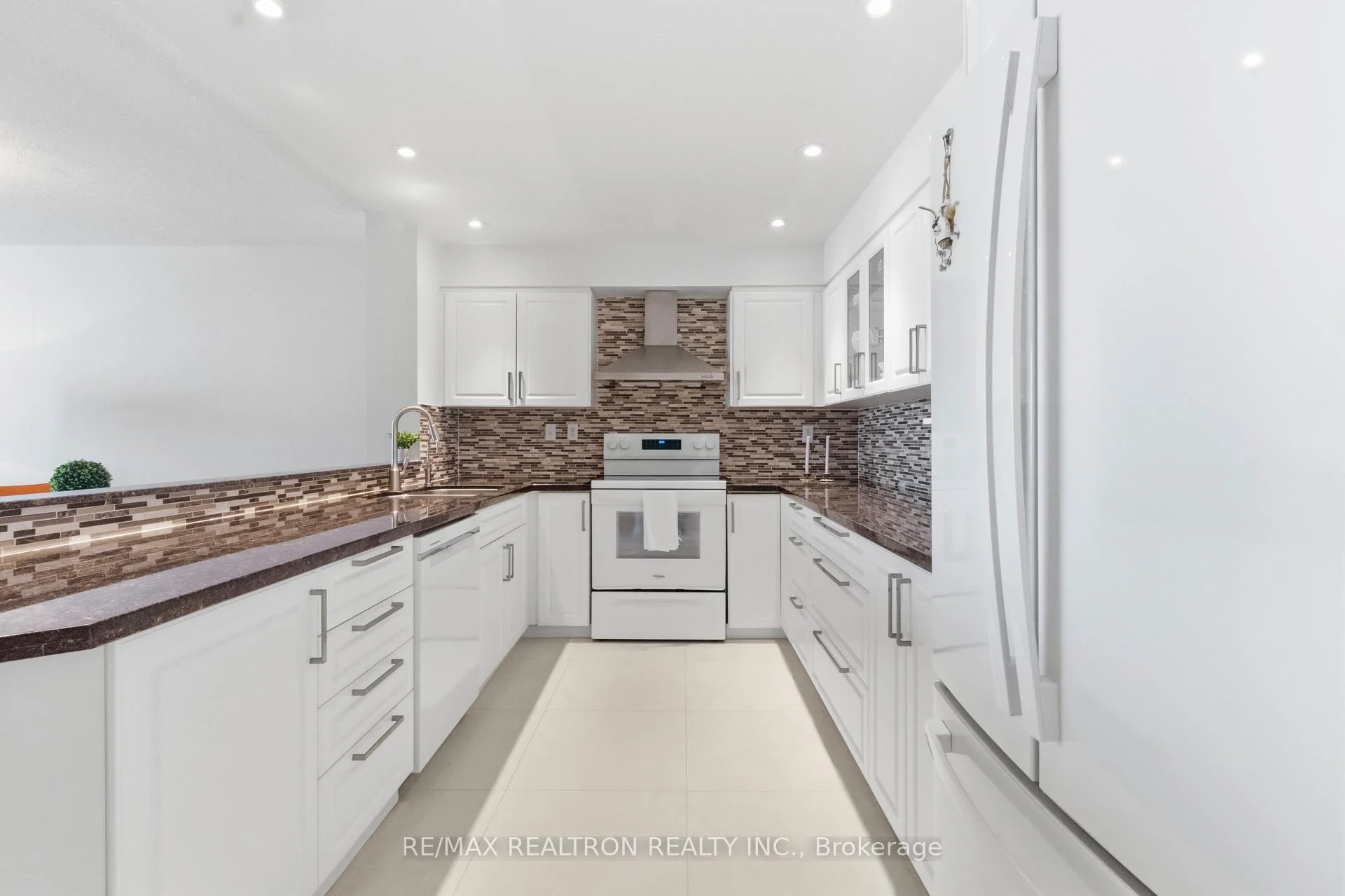 Photo 30 of Unit 812, 7420 Bathurst Street, Vaughan, Brownridge — HOMEH