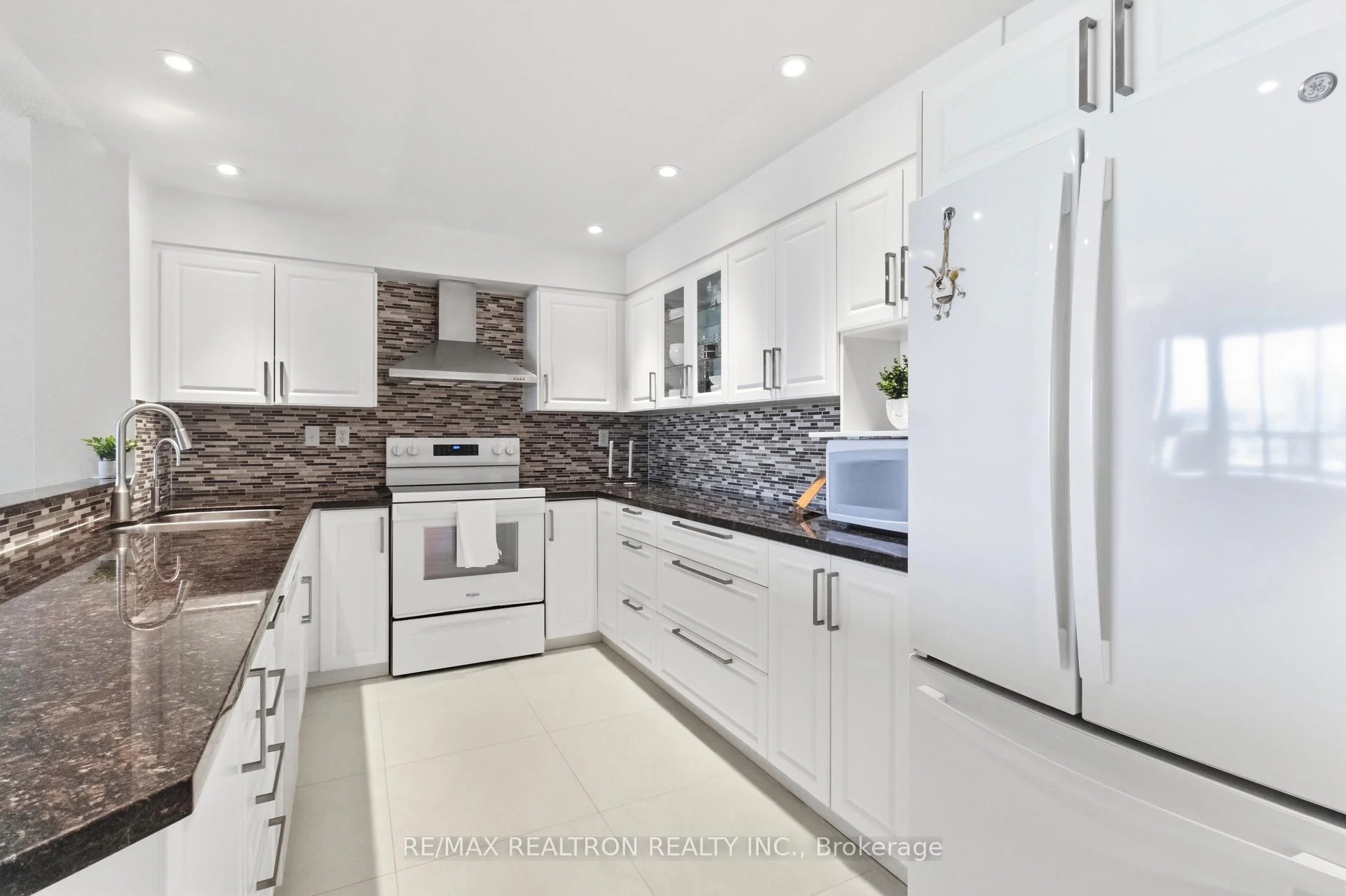 Photo 37 of Unit 812, 7420 Bathurst Street, Vaughan, Brownridge — HOMEH