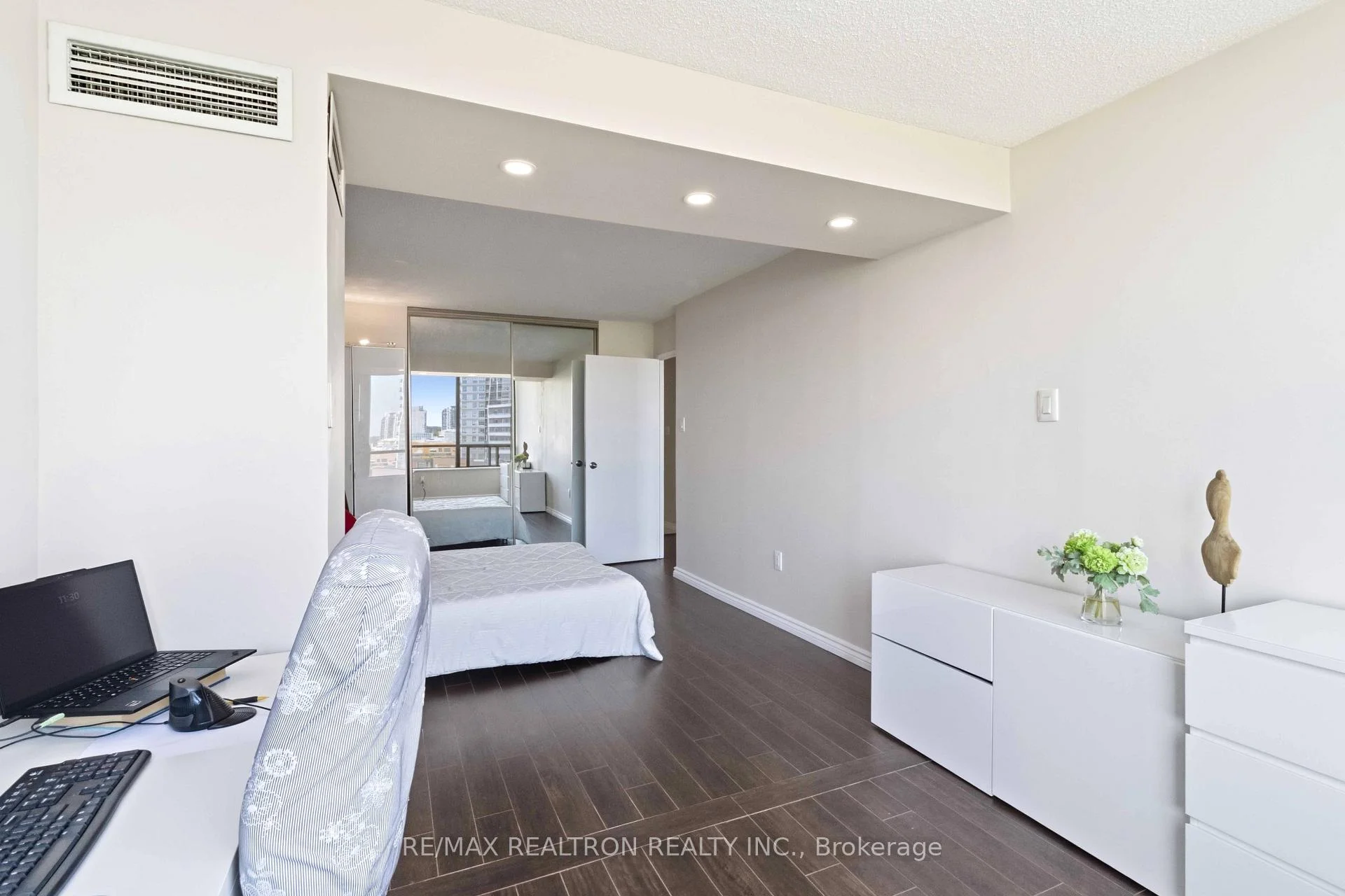Photo 58 of Unit 812, 7420 Bathurst Street, Vaughan, Brownridge — HOMEH